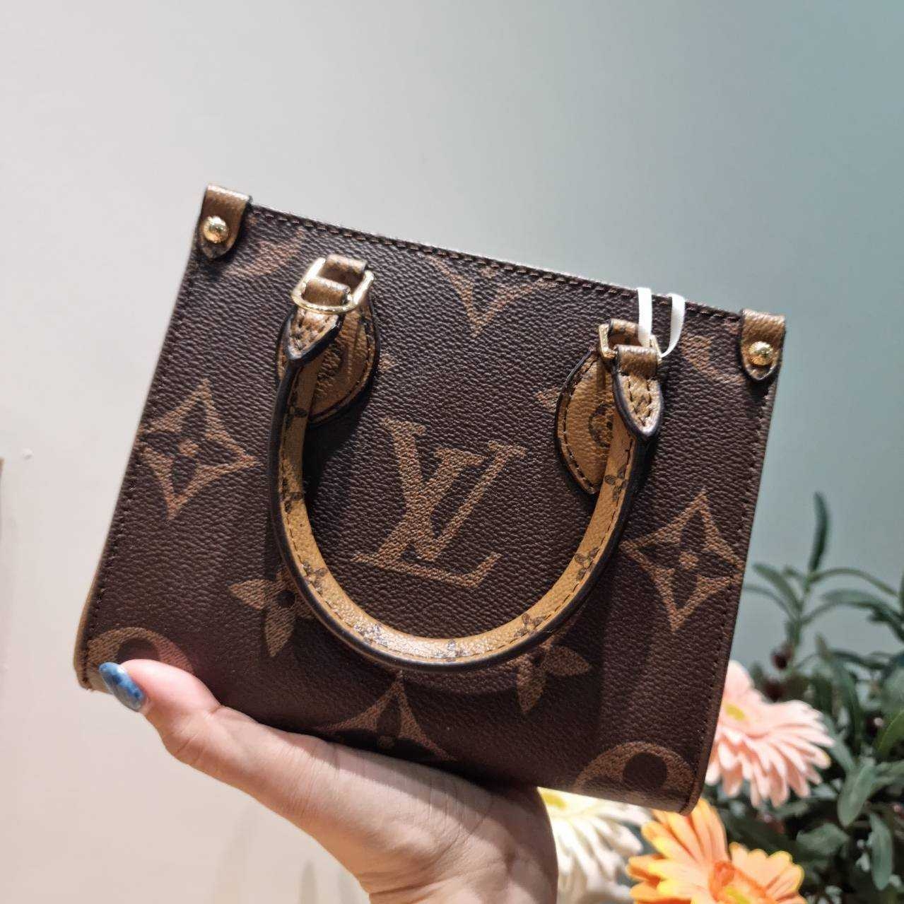 LV OnTheGo BB bag / LV Monogram Tote Bag กระเป๋าทรงโท้ทที่ใครเห็นต้องเป็นคลั่งรัก ยอดฮิต คลาสสิค ผู้ดี หรูหราได้ทุกลุค ทุกสไตล์ มาใหม่ในขนาดมินิมิใจ เกรดวีไอพี ไฮเอน 1:1