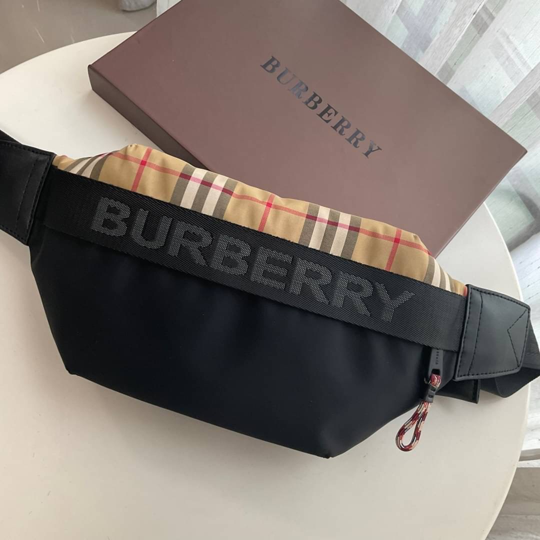 Burberry Vintage Check Sonny Belt Bag รุ่นใหม่ล่าสุด! BURBERRY FRAGRANCES BELT BAG วัสดุ100%POLYAMIDE (Nylon & Canvas)ทกระเป๋าคาดเอว คาดอกแบบ UNISEX ใช้ได้ทุกเพศ ลายวินเทจ
