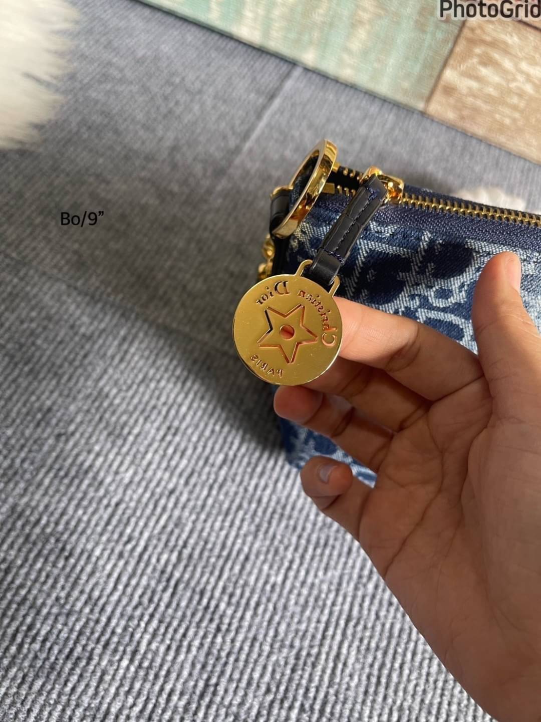 DIOR Pouch Denim with Short Chain กระเป๋าทรงพอชใบเล็กกะทัดรัด รุ่นเดนิมฟอกอะไหล่ทองสวยงาม ใช้งานง่ายพร้อมสายสะพายหนังสลับโซ่ ใบจริงสวยมากค่ะ