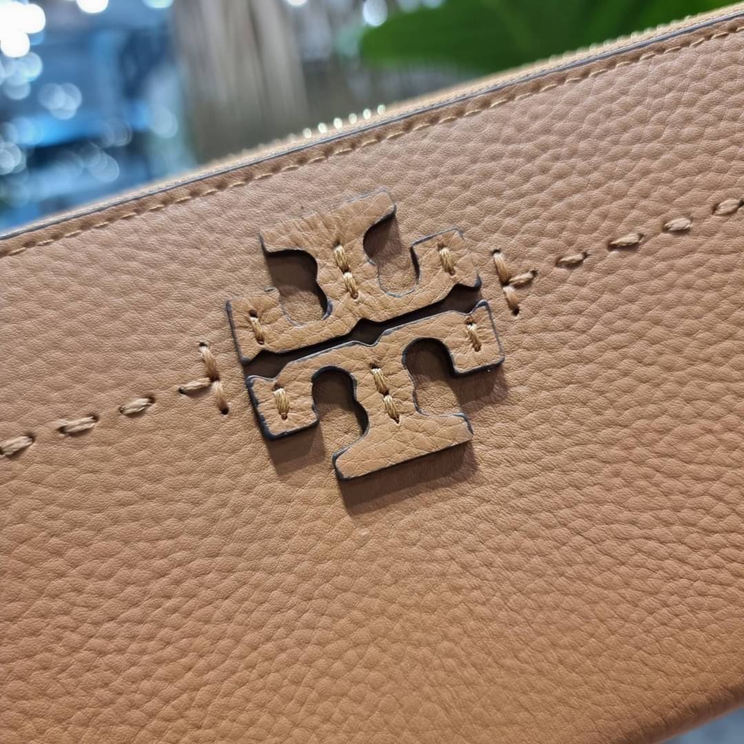 TORY BURCH MCGRAW ZIP CONTINENTAL WALLET กระเป๋าสตางค์ใบยาวรุ่นหายาก จัดเต็มสีสวยพร้อมส่ง ขนาดกำลังพอเหมาะ วัสดุหนังวัวสัมผัสดีมาก