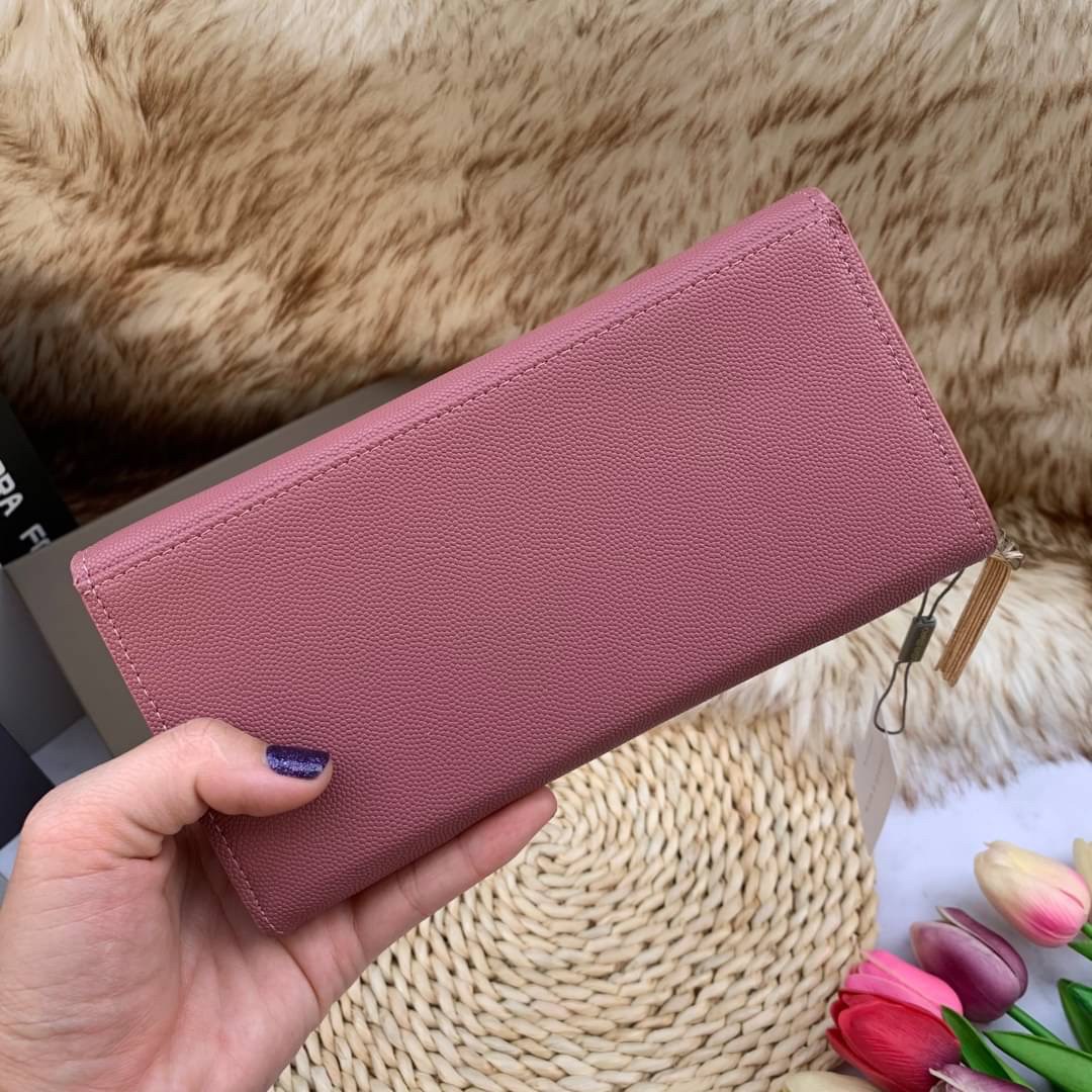 ของแท้ 💯% CHARLES & KEITH METAL TASSEL CLASSIC LONG WALLET กระเป๋าเงินใบยาวรุ่นพู่ยอดฮิต!! หนังพิมพ์ลายคาร์เวียร์ใช้ทน ด้านหลังมีช่องใส่บัตร/แบงค์ได้