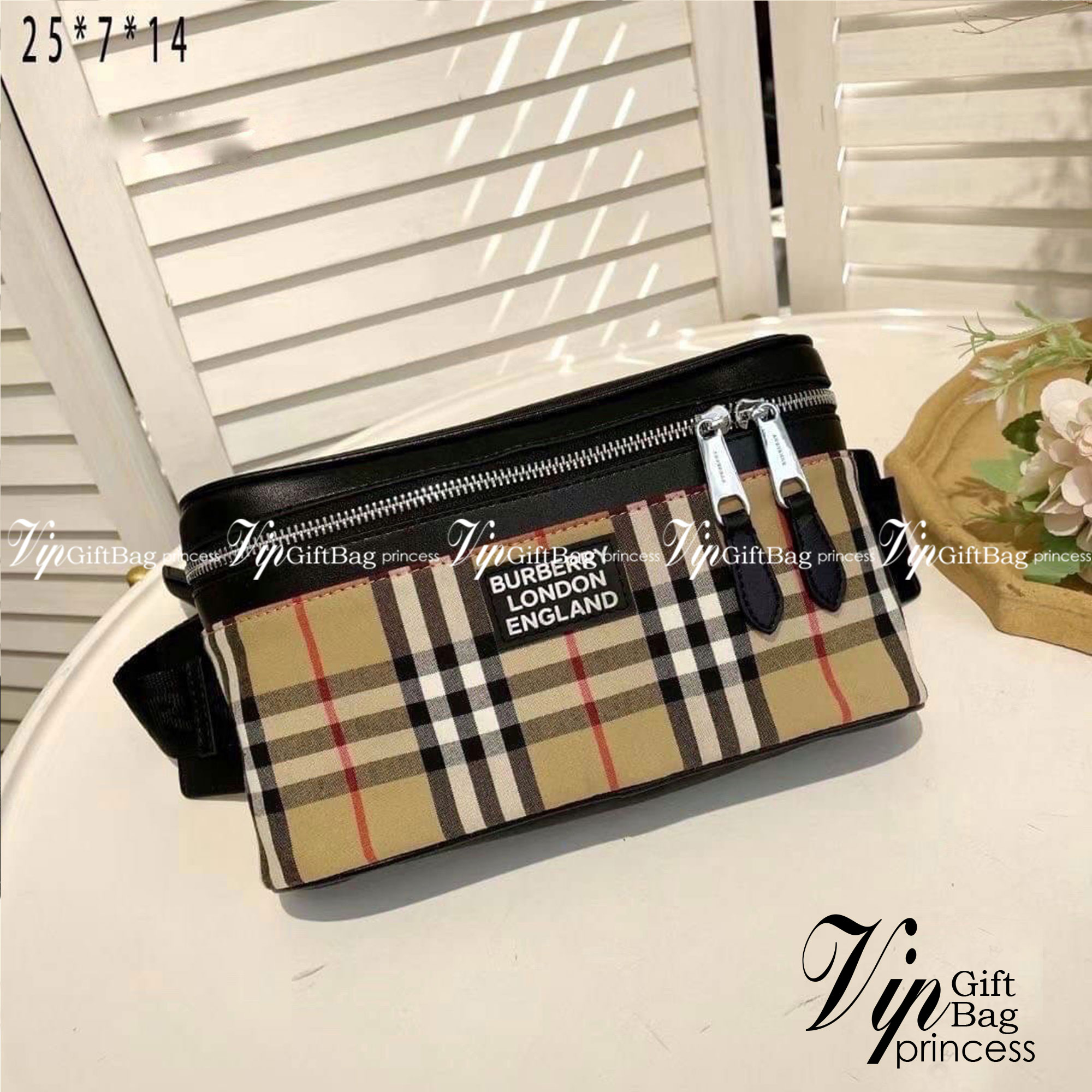 BURBERRY BELT BAG Vintage retro check กระเป๋าคาดอก คาดเอวลายแบรนด์ มาใหม่ ผ้าไนลอนสลับหนังอย่างดี ซิปหน้า น้ำหนักเบา ทรงสวย สามารถใช้ทั้งผู้หญิง ผู้ชาย เป็นอีกรุ่นที่ขายดี ขนาดกำลังดี ใส่ของจุกจิกได้เยอะ สวยเป๊ะปั๊มทุกจุด สุดฮิตผู้หญิงสะพายได้ผู้ชายสะพายด