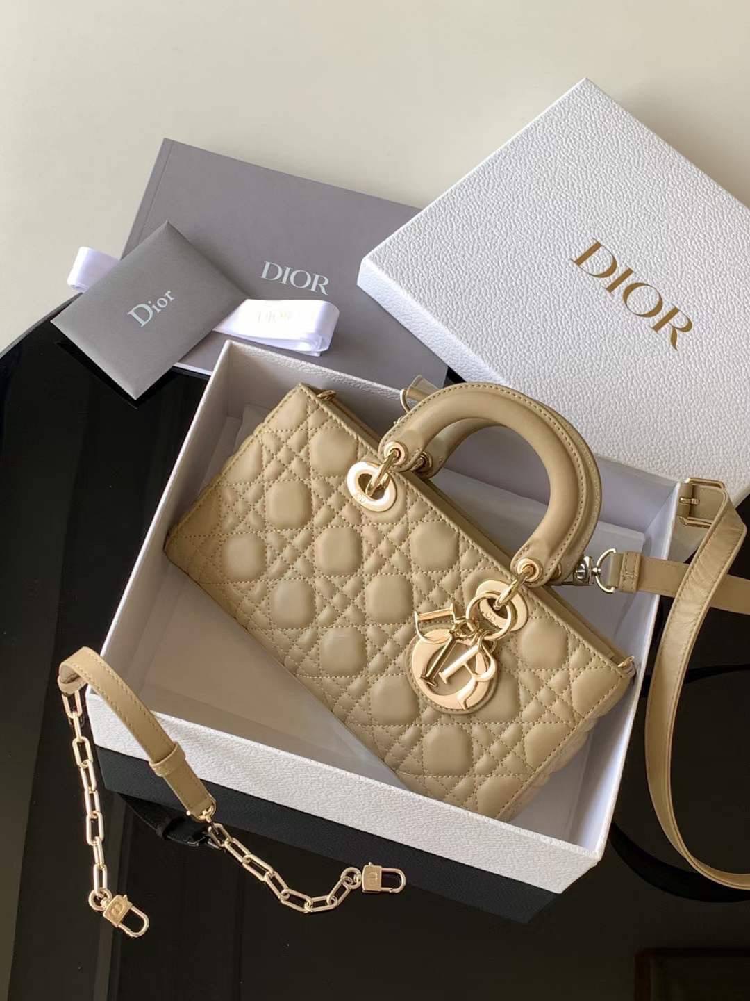 DIOR Medium Lady D-Joy Bag / LADYDIOR กระเป๋าสะพายสง่างามเหนือกาลเวลา เกรดท็อปออริ สลับแท้ 1:1