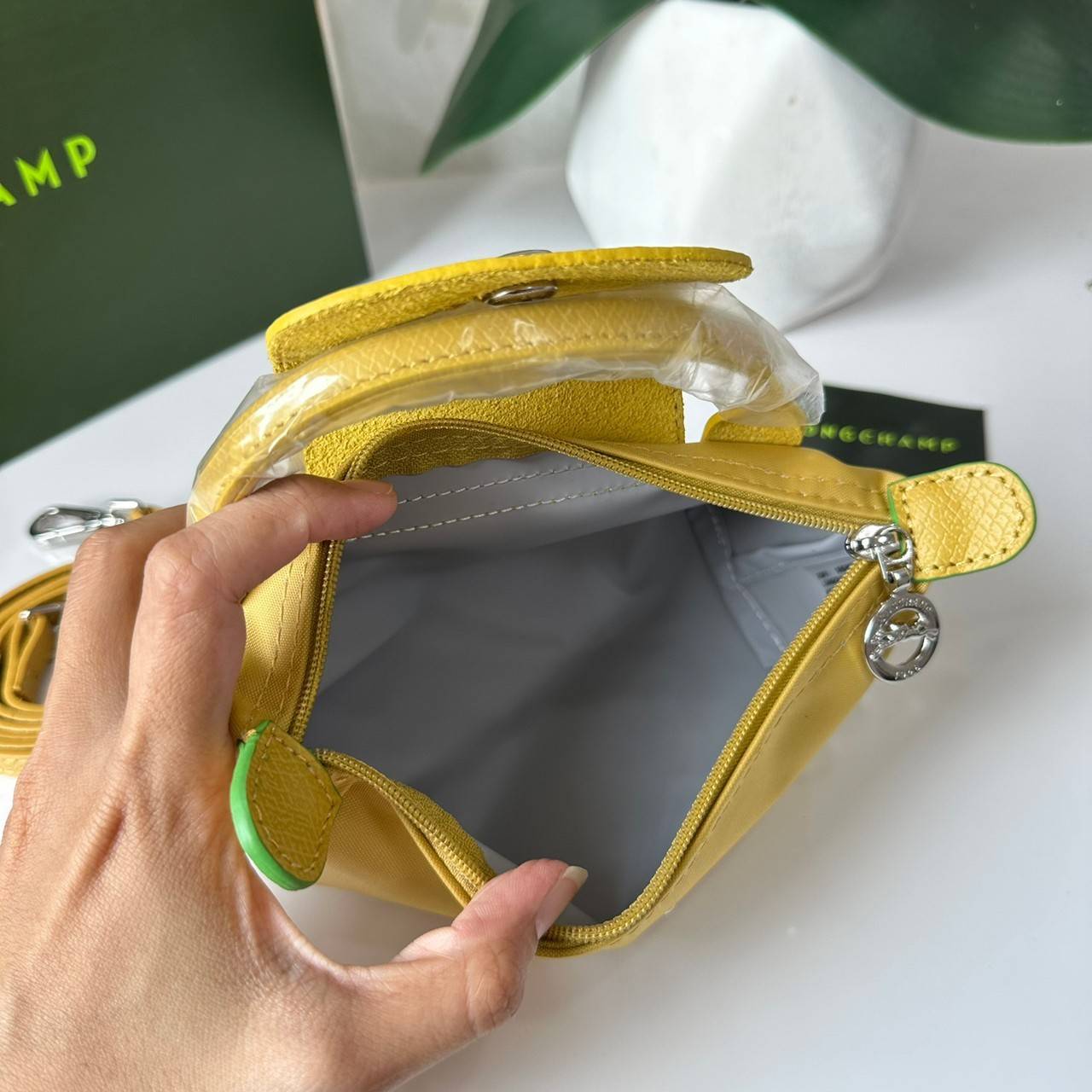 LONGCHAMP LE PLIAGE ORIGINAL Pouch with handle กระเป๋าใบเล็กขนาดกระทัดเหมาะกับใส่ของจำเป็นจุกจิก