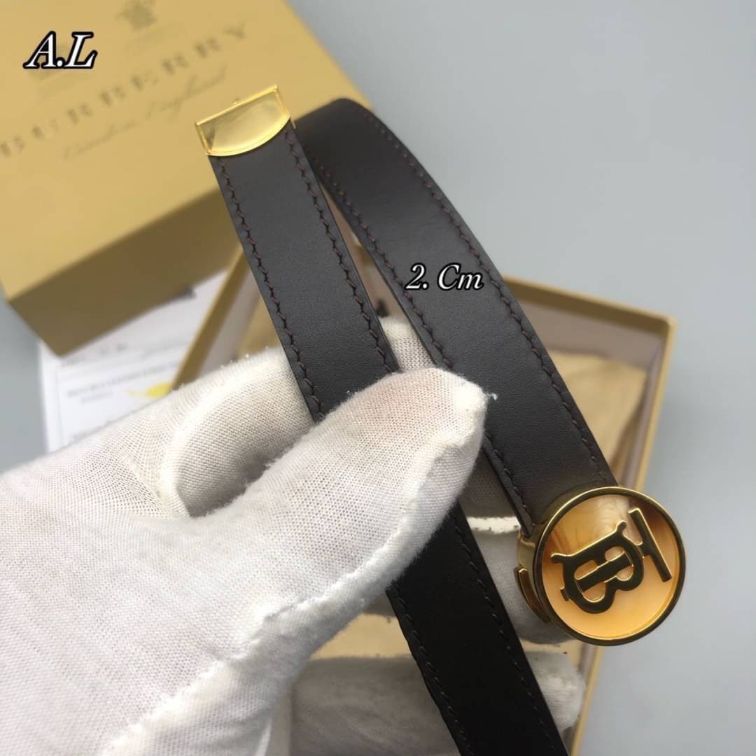 BURBERRY BELT LEATER 2cm เข็มขัดเบอร์เบอรี่ เกรดออริจินอลหนังแท้ ใช้งานง่าย ได้ทั้งชายหญิง เป็น everyday look ได้เลยค่ะ ภาพสินค้าถ่ายจากงานขายจริง ใช้งานต่างประเทศได้