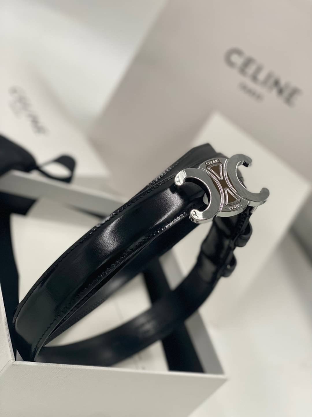 CELINE BELT 2.5cm เข็มขัดที่ควรมีที่สุดในยุคสมัยนี้ค่า เข็มขัดซีลีนหนังแท้สวย เกรดท็อปออริ เกรดดีสุด 1:1 สลับแท้ ใช้งานต่างประเทศสบายใจเลยค่า ตามตะลิสไปเลยย รับรองปังๆๆ