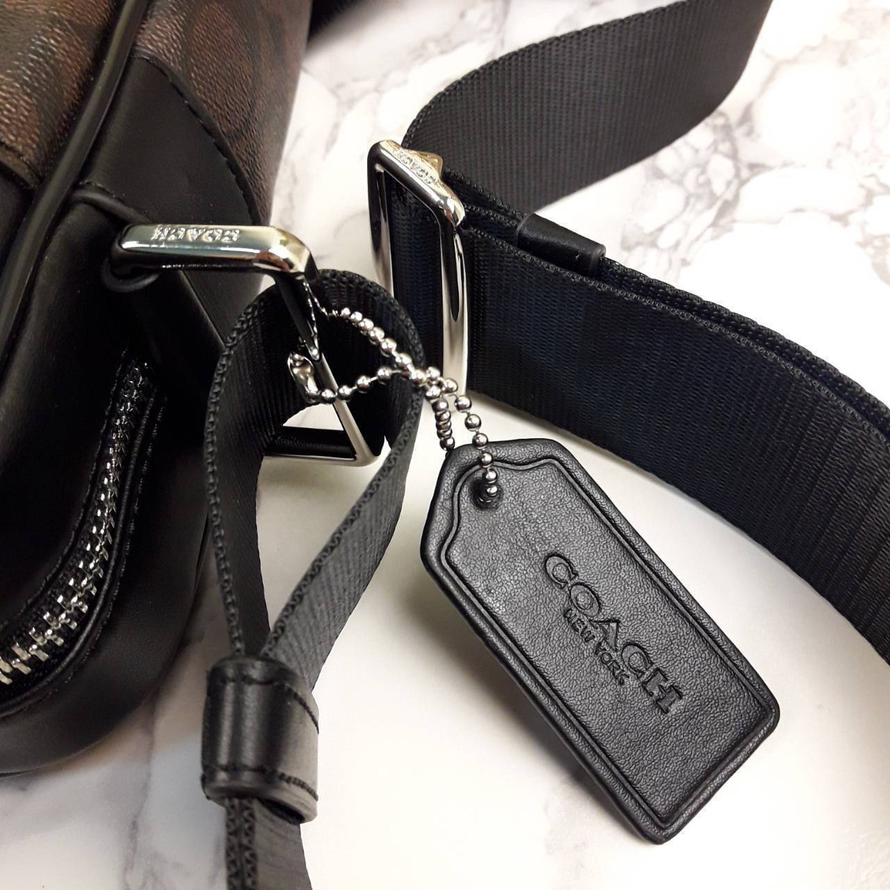 อมตะ ฆ่าไม่ตายจริงๆ กับรุ่นนี้!!😎//>>COACH CHARLES FLIGHT BAG(F54788)🍁สะพายข้าง ทรงสวย เป็นอีกรุ่น ที่ฮิตตลอดกาลไปเรียบร้อยแล้ว//วัสดุหนังแคนวาส สลับหนังแท้อย่างดี // ใช้ได้ทั้งชายและหญิง Unisexสุดๆ ใช้งานง่าย ทรงกล่อง จะสะพายเที่ยว 