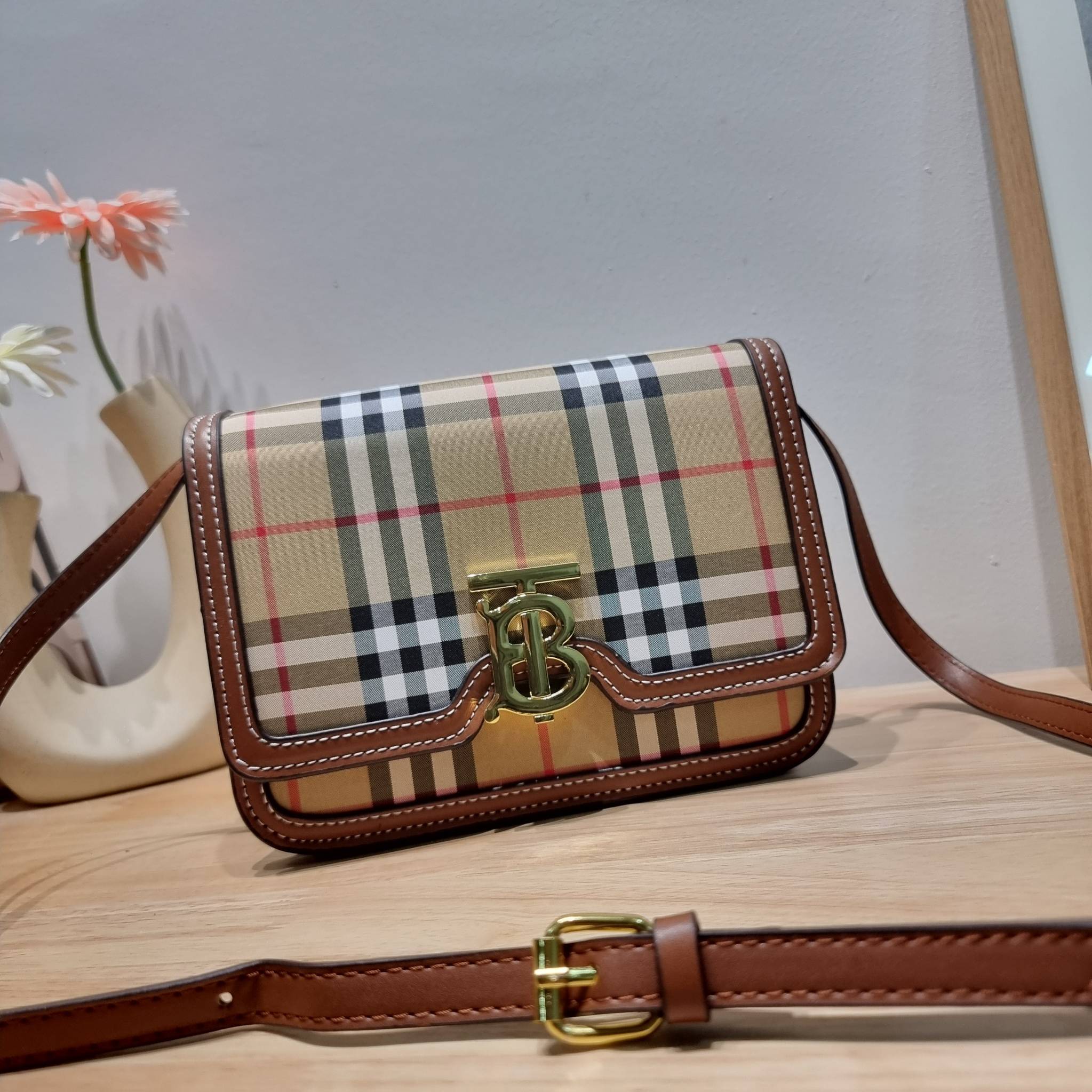 BURBERRY FRAGRANCES CROSSBODY BAG / BURBERRY SMALL CHECK CANVAS AND LEATHER TB BAG เบสท์ไอเท็ม!! คอลเลคชั่นที่ปังตลอดปี