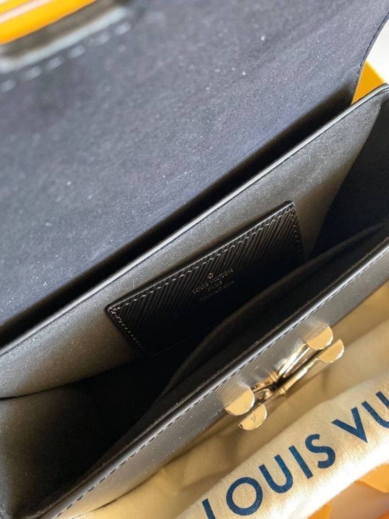 VIP 】หนังแท้ LOUIS VUITTON Epi Twist Shoulder Bag MM 4 สี พร้อมส่งที่ไทย