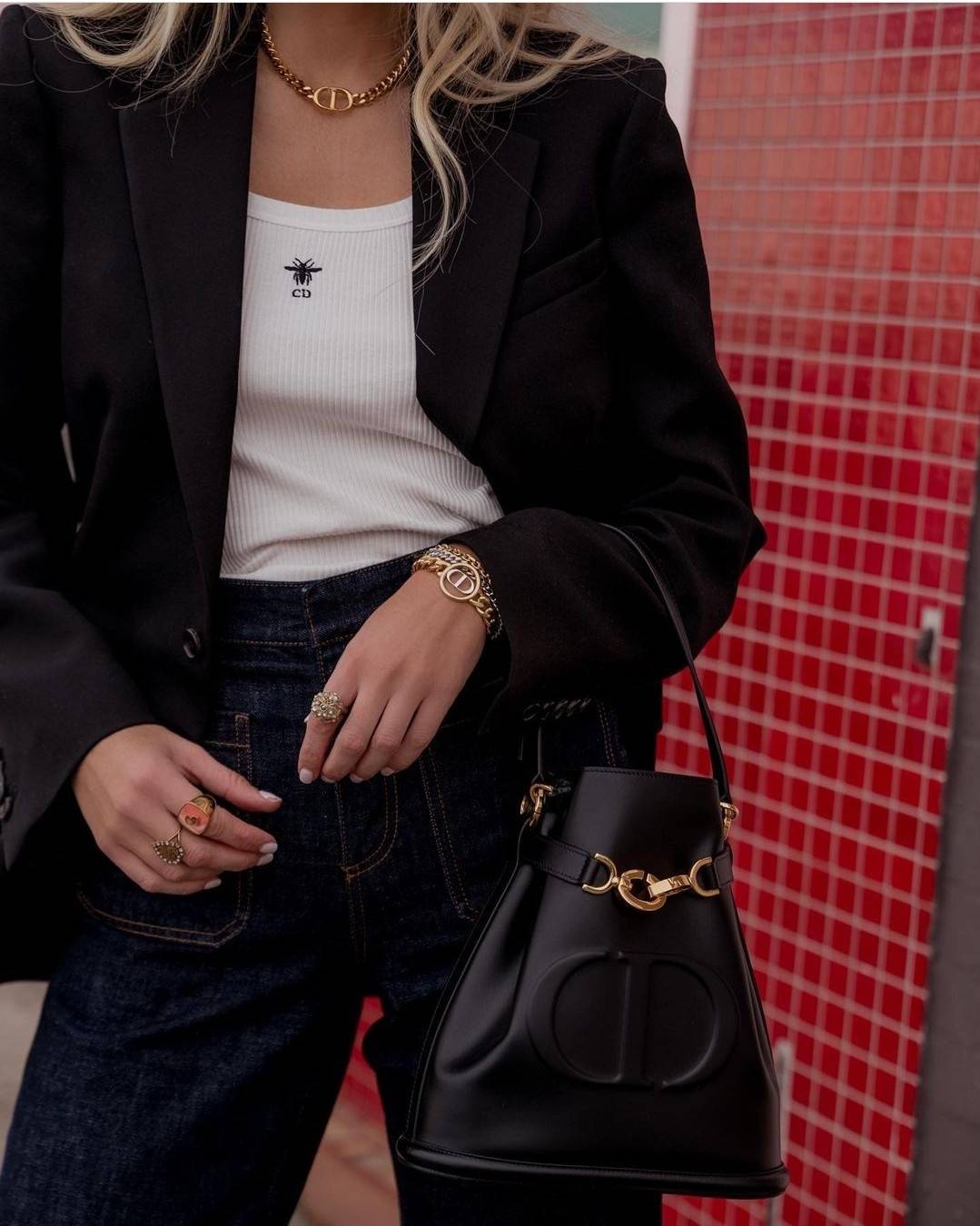 CD MEDIUM C'EST BAG 25cm / Dior bucket bag พร้อมส่ง กระเป๋าสะพายสุดคลาสสิค ดีไซน์หรู มีดีเทลสวยไม่ซ้ำใคร อะไหล่ออกแบบมาเป็นตัวซีดี