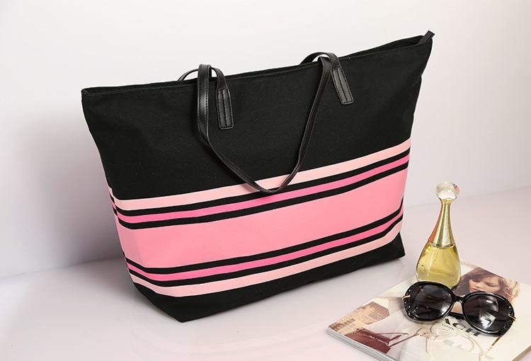 Victoria's Secret Stripe bag กระเป๋าสะพายไหล่ทรง tote วัสดุ Canvas เปิดปิดด้วยซิป จุของได้เยอะ สาวก VS ห้ามพลาดค่ะ