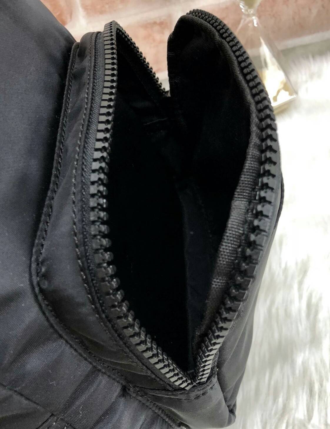 Calvin Klein Nylon Mini Backpack - New arrival !!! กระเป๋าสะพายหลัง วัสดุ nylon คุณภาพดี เนื้อผ้าลื่นแวว - ด้านหน้าติดโลโก้แบรนด์ มีช่องใส่ของจุกจิก 2 ช่อง - เปิดปิดกระเป๋าด้วยซิปคู่ ที่จับเป็นหนัง ช่องหลักภายใน โล่งกว้าง จุได้เยอะค่ะ