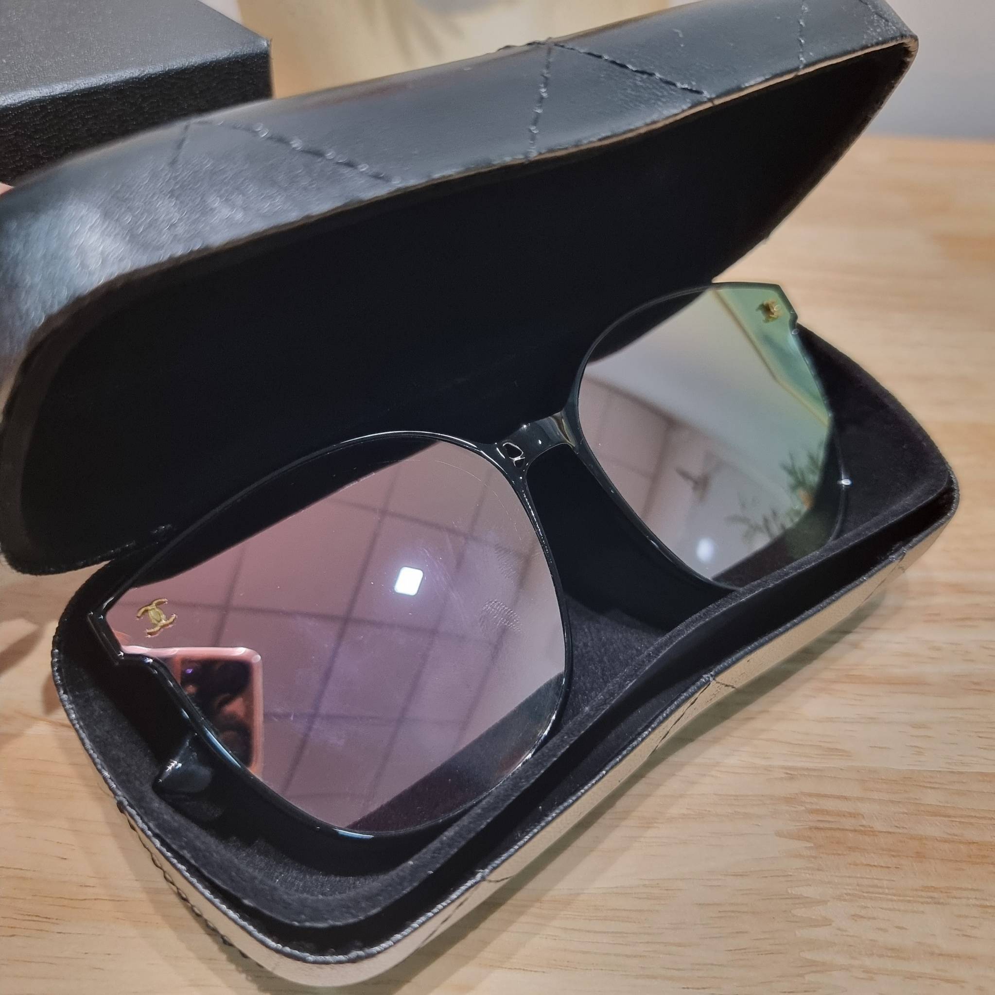 Chanel eye-glasses UV protection gift Box set สุดคุ้ม มาพร้อมอุปกรณ์ครบเซ็ท ดีไซน์ชิคมากแม่!! รับรองไม่ซ้ำใคร ใส่เสริมโหงวเฮ้ง ดูผู้ดี มีพกติดตัวไว้ไม่ตกเทรนด์ ใช้ได้ทุกโอกาส ทุกสถานการณ์ ใส่ที่บ้านถนอมสายตา