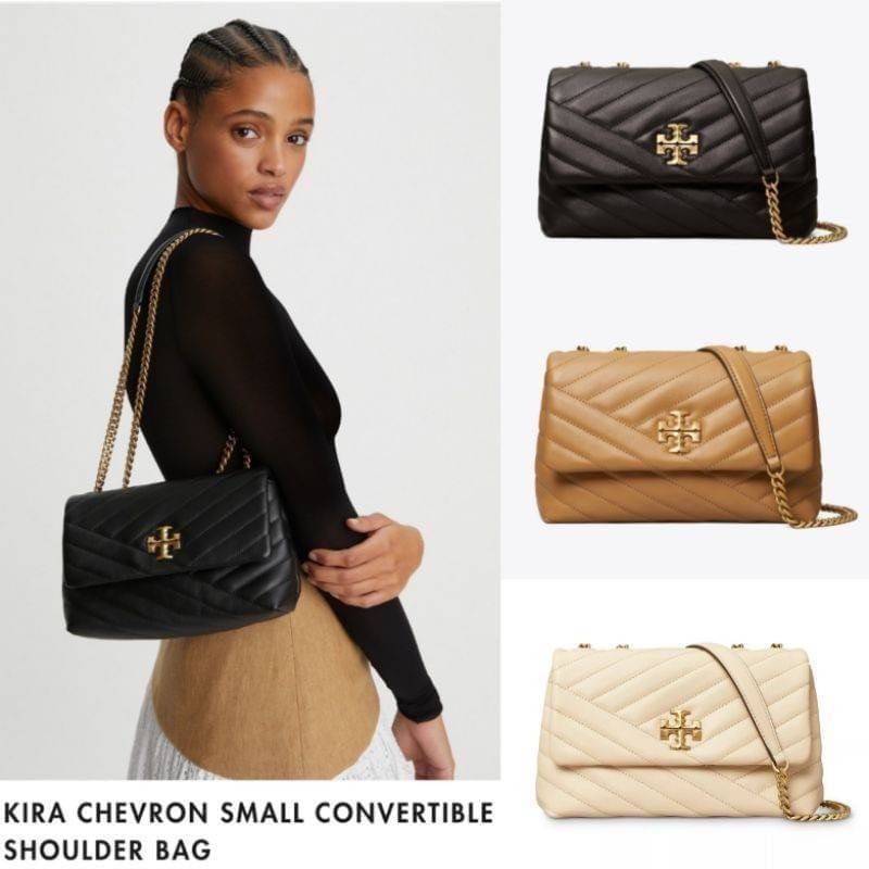 TORY BURCH KIRA CHEVRON CONVERTIBLE SHOULDER BAG (SMALL / MEDIUM) กระเป๋าสะพายรุ่นยอดฮิต ไซส์คลาสสิค ที่ใช้ยังไงก็ดูหรู ดีไซน์เฉพาะตัว วัสดุหนังแกะ สัมผัสนิ่ม เปิด-ปิดด้วยกระดุมแม่เหล็ก ภายในเป็นช่องโล่ง ใส่กระเป๋าสตางค์ มือถือ เครื่องสำอางค์ พาวเวอร์แบงค