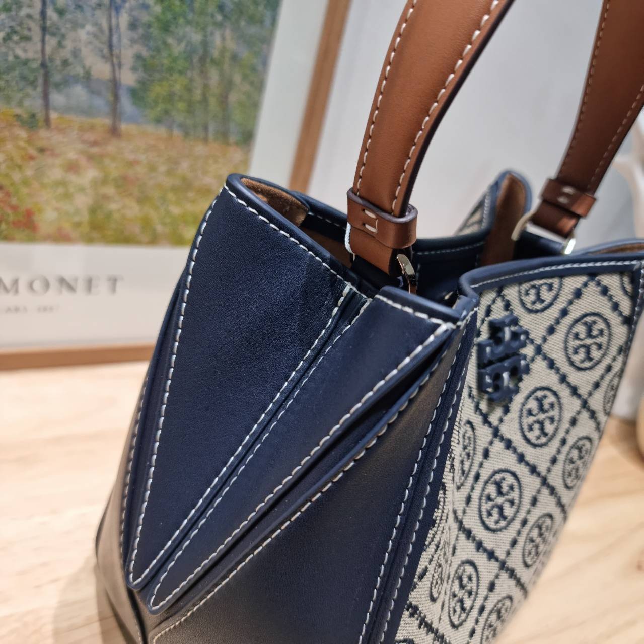 TORY BURCH SMALL T MONOGRAM MCGRAW BUCKET BAG กระเป๋าทรงบัคเก็ตโมโนแกรม เกรดออริ สลับแท้ 1:1 ใช้งานต่างประเทศได้