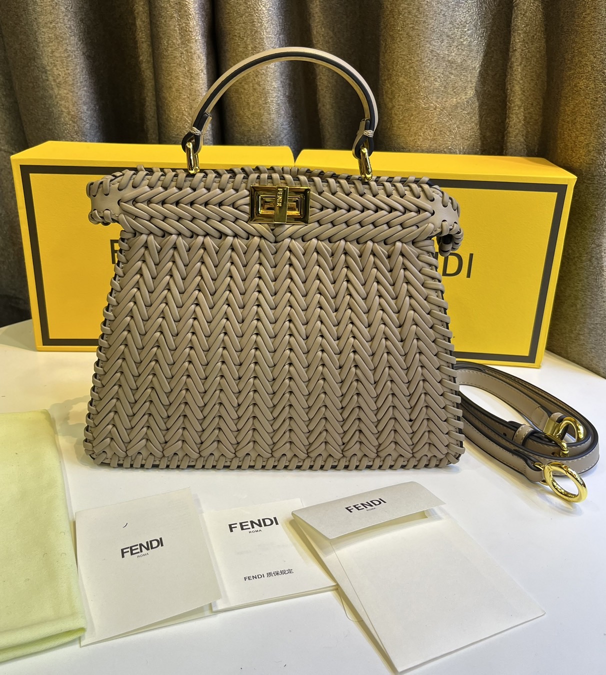 พร้อมส่ง 3 สี FENDI Peekaboo ISeeU Medium interlace leather bag กระเป๋าสะพายดีไซส์สาน ใช้ได้ 2 ด้าน 🧡 เกรดออริจินอล 1:1 สลับแท้