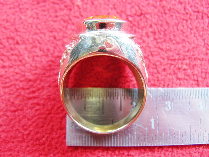 แหวนพลอยบุษราคัมเนื้อทองขาวด้านข้างลายมังกร(เหมาะกับราศีพิจิก,คนเกิดปีวอก)ค่ะ