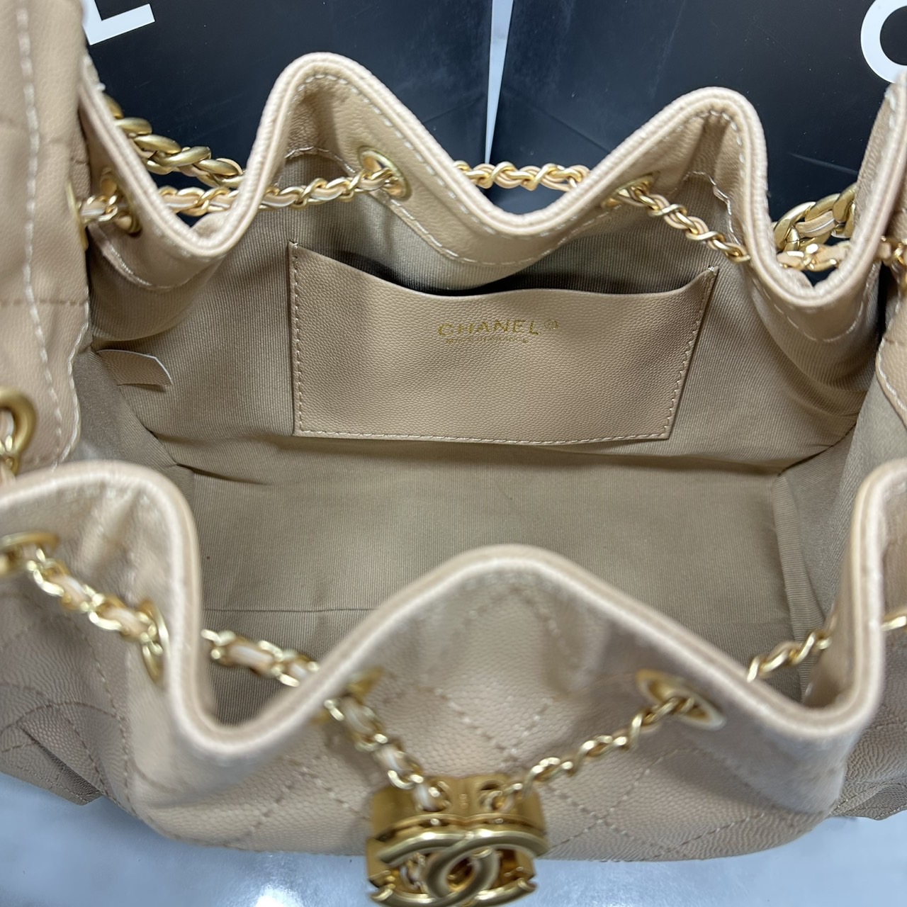 ORI หนังแท้ | 25cm CHANEL 25 Small Handbag Spring-Summer 2025 กระเป๋าสะพายรุ่นใหม่สุดฮอตแห่งปี หนังแท้ลายเกรน ที่สุดแห่งความไอคอนิก มาพร้อมใบเล็ก อะไหล่สีทองสวยหรู