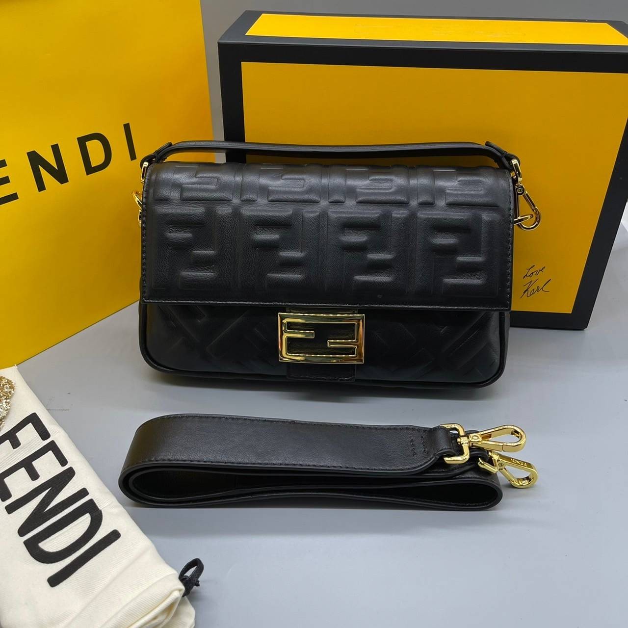 หนังแท้ FENDI Baguette Black leather bag พร้อมส่งที่ไทย ภาพสินค้าถ่ายจากงานขายจริง ใช้งานต่างประเทศได้ค่ะ