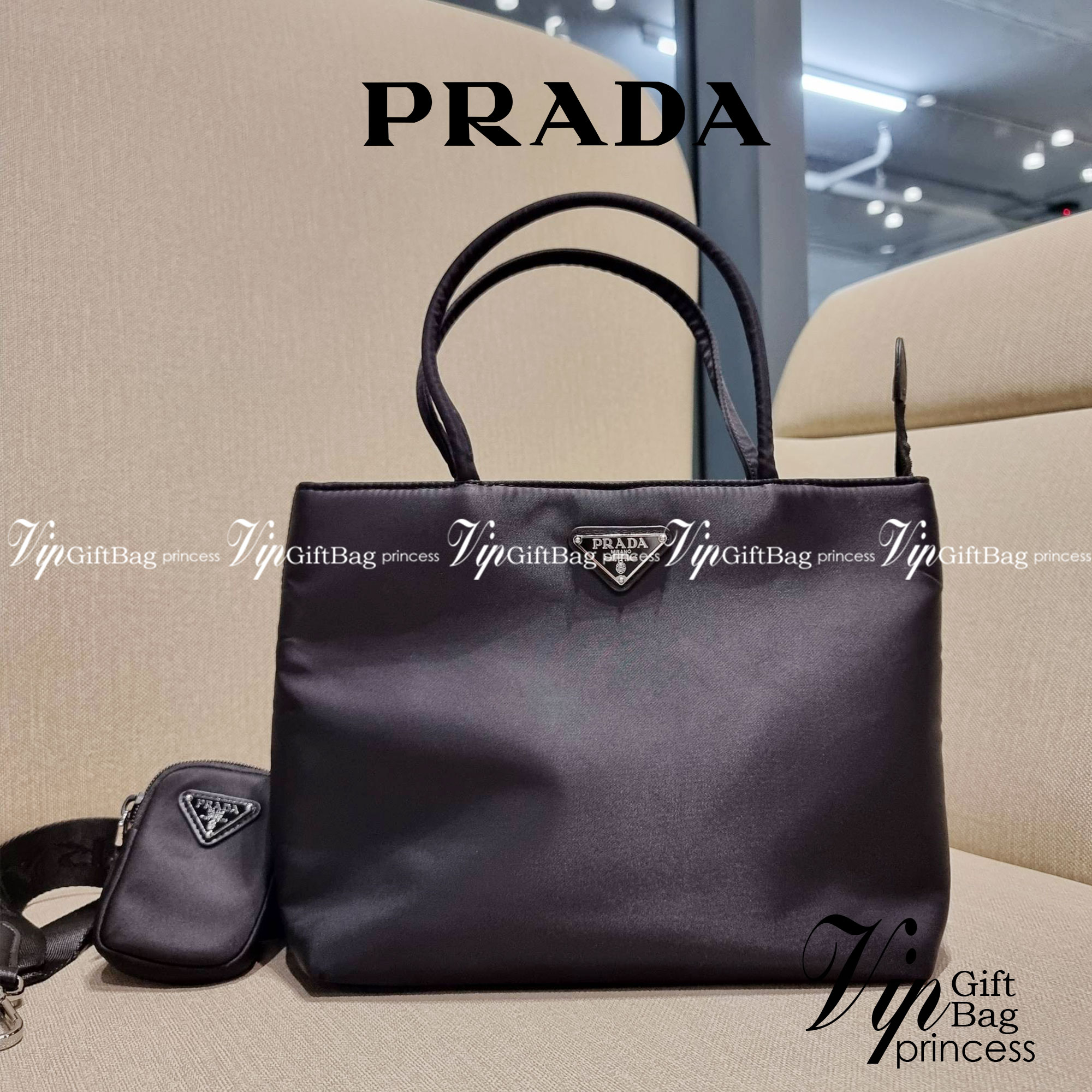 PRADA RE-NYLON TESUTO TOTE BAG กระเป๋าทรงช้อปปิ้ง ขนาดกำลังสวย รุ่นหายาก ขายดีตลอดกาล!!ด้วยรูปทรงที่ใช้งานง่ายและสะดวก ทำให้ครองใจทั้งสาวๆและหนุ่มๆได้ไม่ยาก วัสดุผ้าไนล่อนคุณภาพ พร้อมใบลูก ไว้ใส่เหรียญ ใส่กุญแจได้สารพัด ปากกระเป๋ามีซิปปิดกันของหล่น ภายในเ
