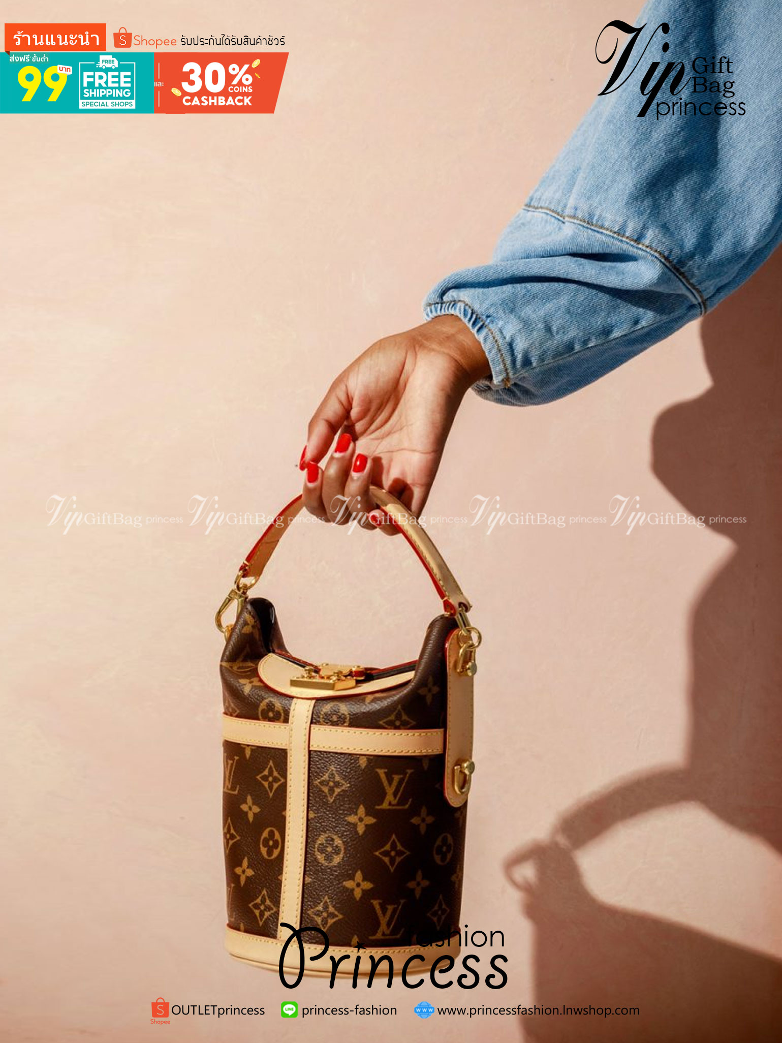 LV DUFFLE BAG กรเป๋าสะพายทรงบัคเก็ต ตัดเย็บด้วย Monogram แคนวาสที่ยืดหยุ่นพร้อมสัญลักษณ์ S-Lock ที่สร้างสรรค์ขึ้นอย่างประณีต เป็นตัวเลือกที่มีสไตล์สำหรับการใช้งานระหว่างวันไปจนถึงกลางคืน ใช้ถือ หรือสะพายไหล่ก็ได้