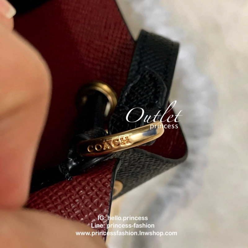 COACH LENA CROSSBODY BAG กระเป๋าสะพายทรง bucket หนังแกะแท้ หนังนิ่ม เบา ขนาดกำลังน่ารัก เปิดปิดแบย drawstring, แม่เหล็ก ภายในโล่ง ใส่ wallet กลาง มือถือทุกรุ่น และของใช้ส่วนตัว สายสะพานปรับได้ค่ะ