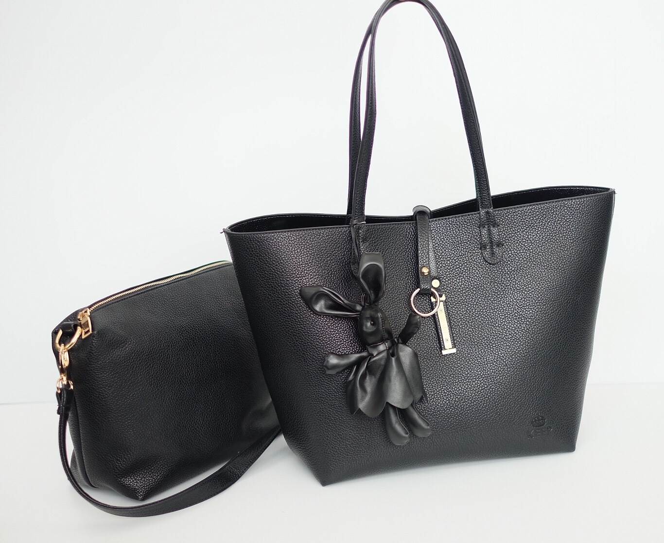 NEW Collection 2017 ' KEEP Infinite tote bag ' 👑หนังกระเป๋าสวยมาก ส่วนเรื่อง ความจุ ความคุ้ม ไม่ต้องพูดถึง 😆 ใบนี้ตอบทุกโจทย์เลยคะ แถม ซื้อ 1 ได้ ถึง 2 ใบอีกด้วย โอ้ย !! ใบนี้ เลิศมากคะ กระเป๋า ถือ//สะพายข้าง หนังสวยๆ มาพร้อมพวงก