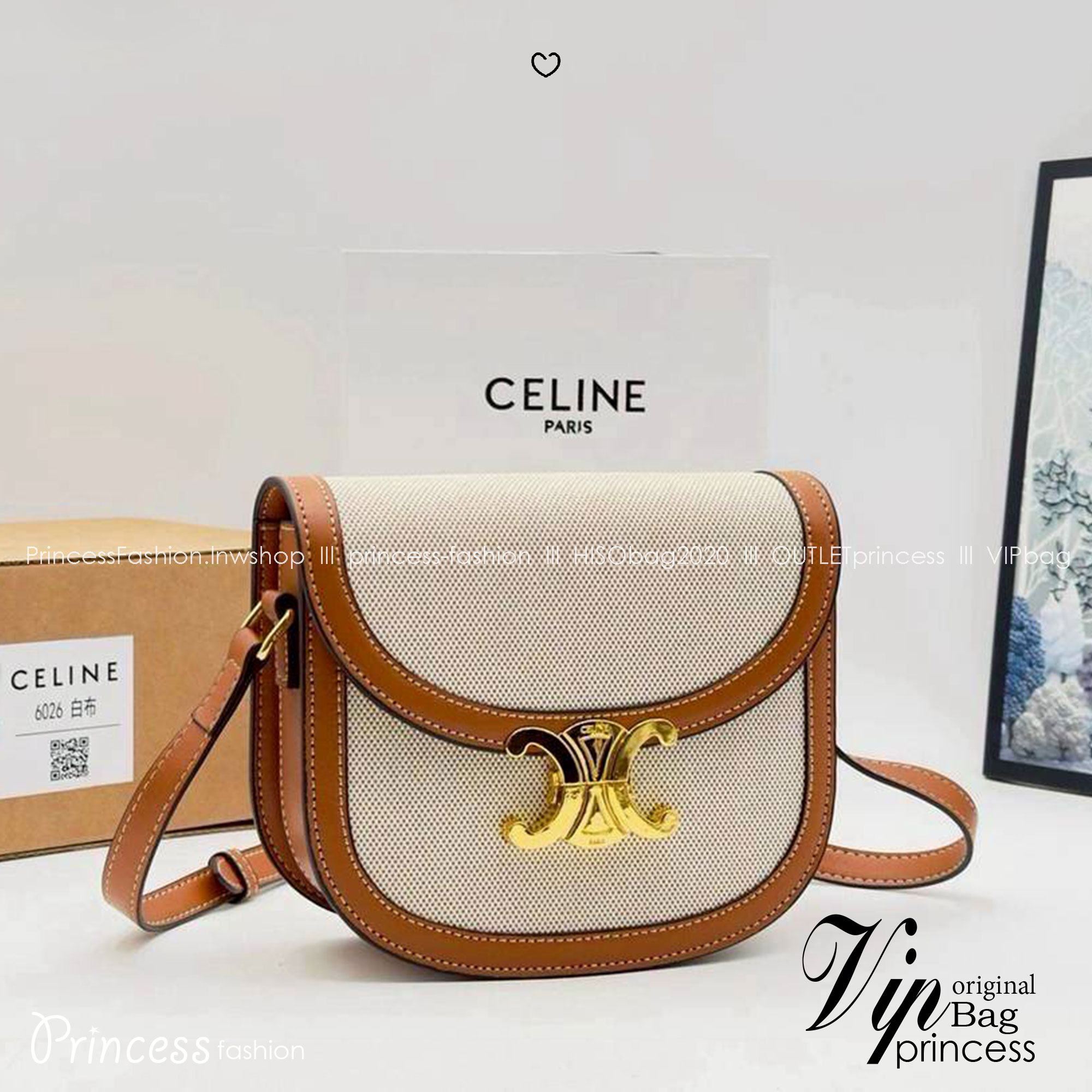 CELINE Teen BESACE in Triomphe canvas and leather กระเป๋าสะพายข้าง รูปทรงย้อนยุค สไตล์วินเทจลัคชู ภายในเป็นช่องโล่ง มีช่องย่อยให้อีก เป็นไอเท็มที่ควรต้องมีจริงๆ
