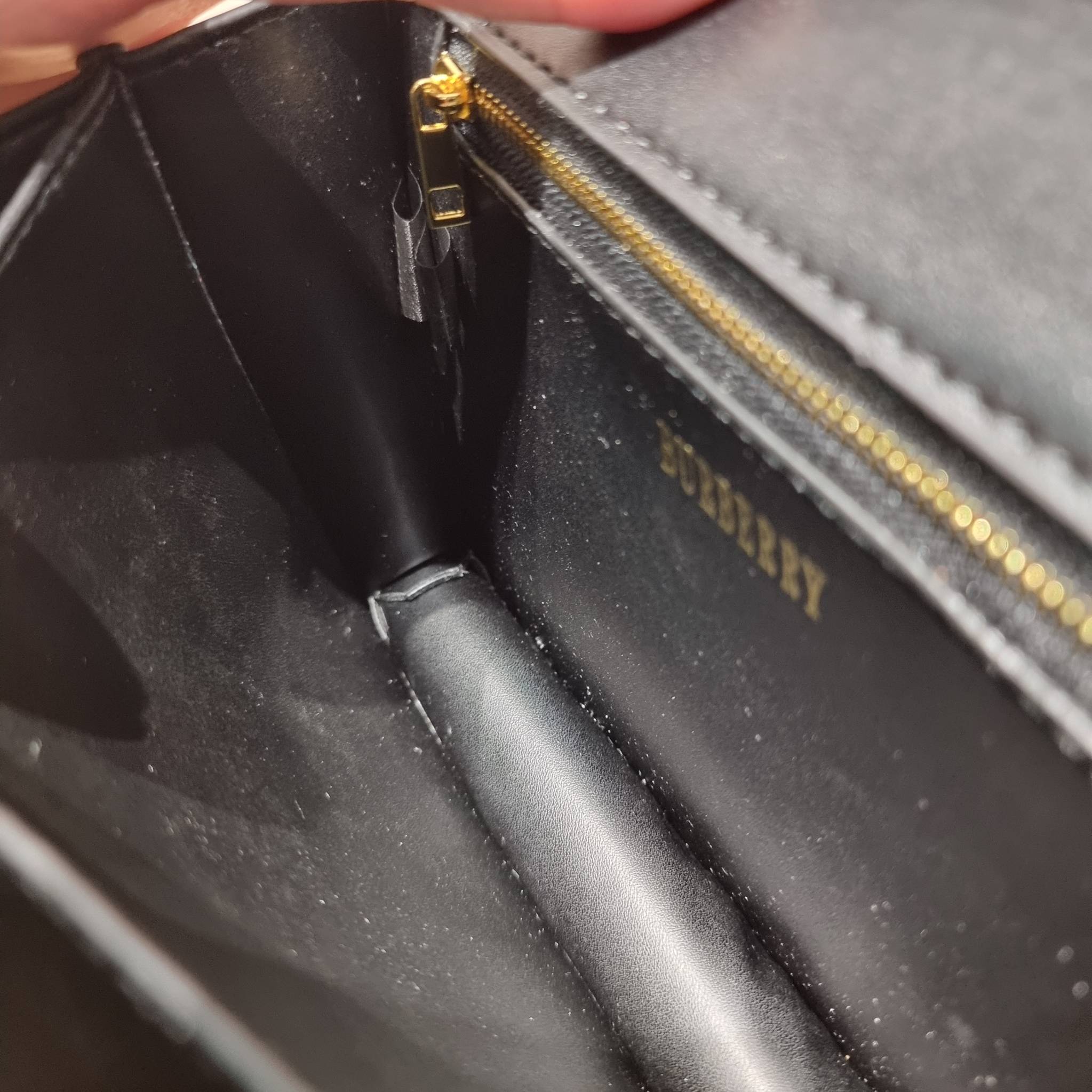 BURBERRY FRAGRANCES CROSSBODY BAG / BURBERRY SMALL CHECK CANVAS AND LEATHER TB BAG เบสท์ไอเท็ม!! คอลเลคชั่นที่ปังตลอดปี รอบนี้ออกแบบสไตล์ผู้ดีอังกฤษ เป็นเอกลักษณ์ london check โดดเด่น