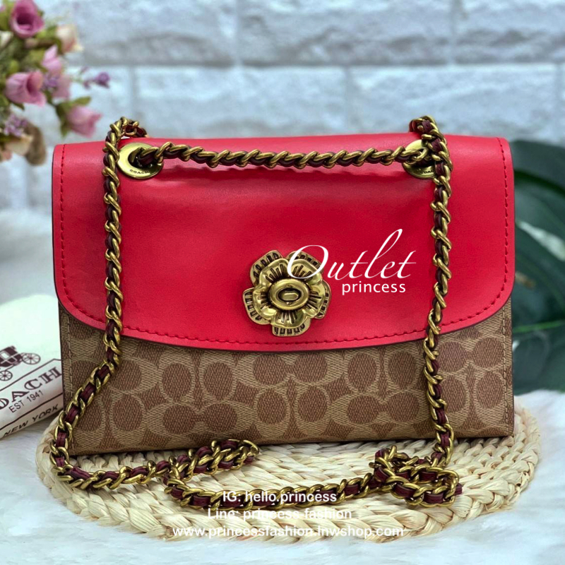 COACH PARKER SIGNATURE SHOULDER BAG กระเป๋าสะพายข้าง/ crossbody หนังแกะแท้ น้ำหนักเบา สวยหรู เปิดปิดกระเป๋าแบบหมุนล็อค อะไหล่รูปเป็นดอกคามิเลีย ภายในกระเป๋ากว้าง แบ่ง 2 ช่องหลัก ช่องซิปคั่นกลางเป็นสัดส่วน ใส่ wallet ยาว ของส่วนตัวใช้ได้ บุหนังกลับผสมกำมะห