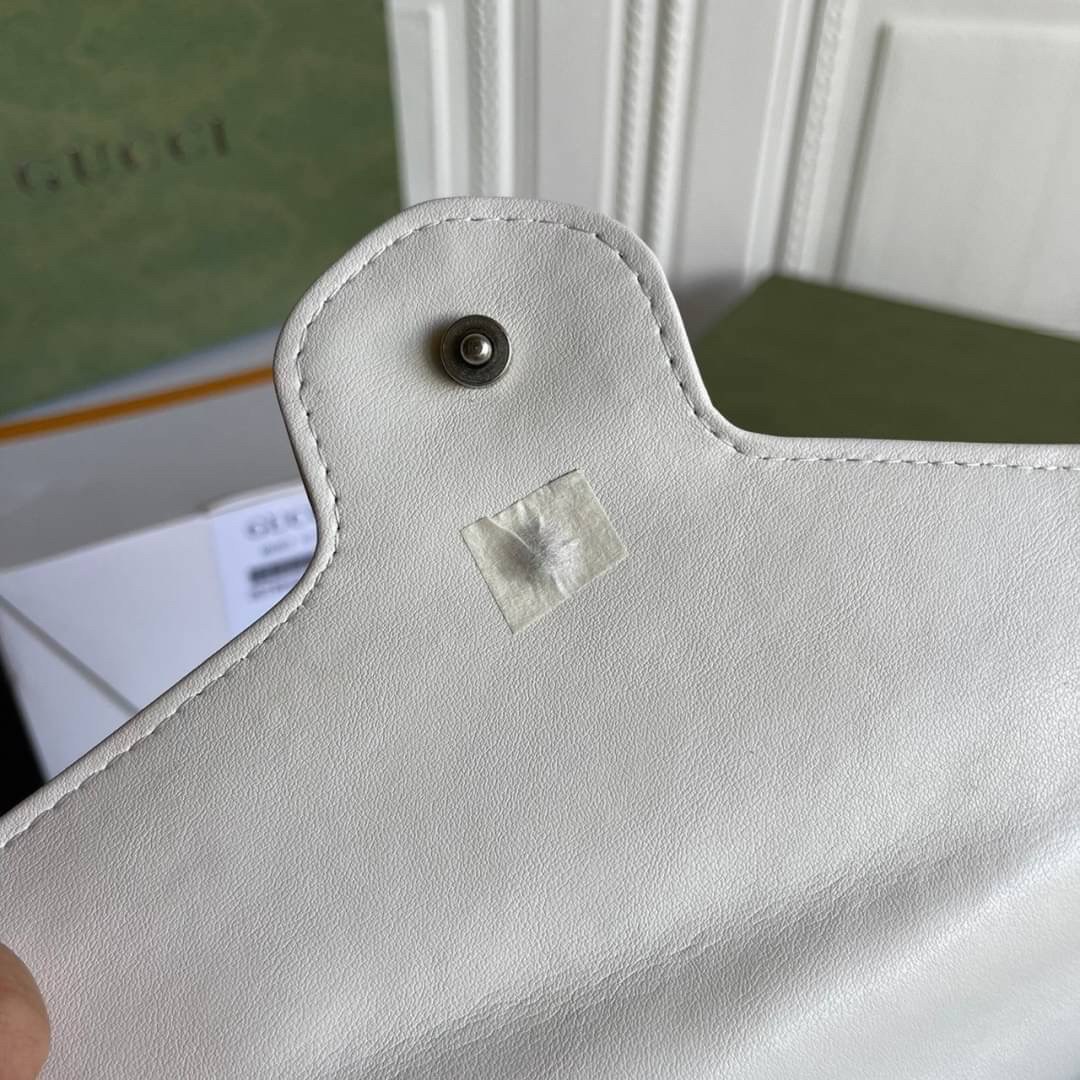 หนังแท้ GG Marmont matelassé mini bag พร้อมส่งที่ไทย GUCCI Wallet on Chain ภาพสินค้าถ่ายจากงานขายจริง รุ่นนี้หนังสวยมากค่ะ ละมุนที่สุด ใส่บัตร ใส่แบงค์ได้ รับรองว่าจะเป็นกระเป๋าที่จะหยิบใช้งานได้บ่อยๆ รับประกันความสวยปังค่าาา