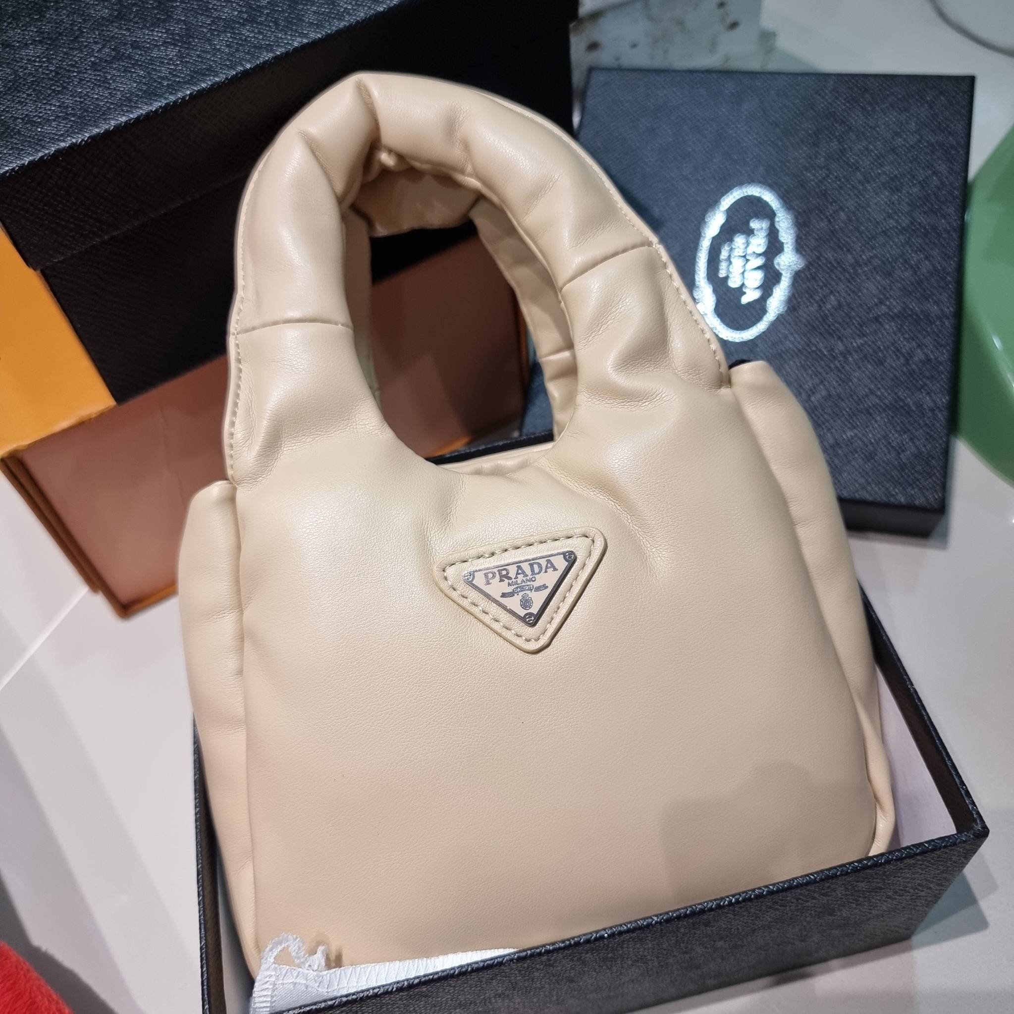 PRADA Small padded Soft nappa-leather bag พร้อมส่ง 4 สี น้องใหม่ล่าสุด กับคอลเลคชั่นที่ทำออกมาตอบโจทย์ได้ทุกไลฟ์สไตล์