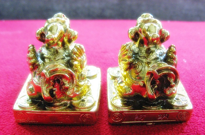 ปี่เซี้ยะคู่มงคล องค์สีทอง ช่วยต้านคราเคราะห์ แก้ชงปีกุน ปี2562 พร้อมใบคาถาค่ะ