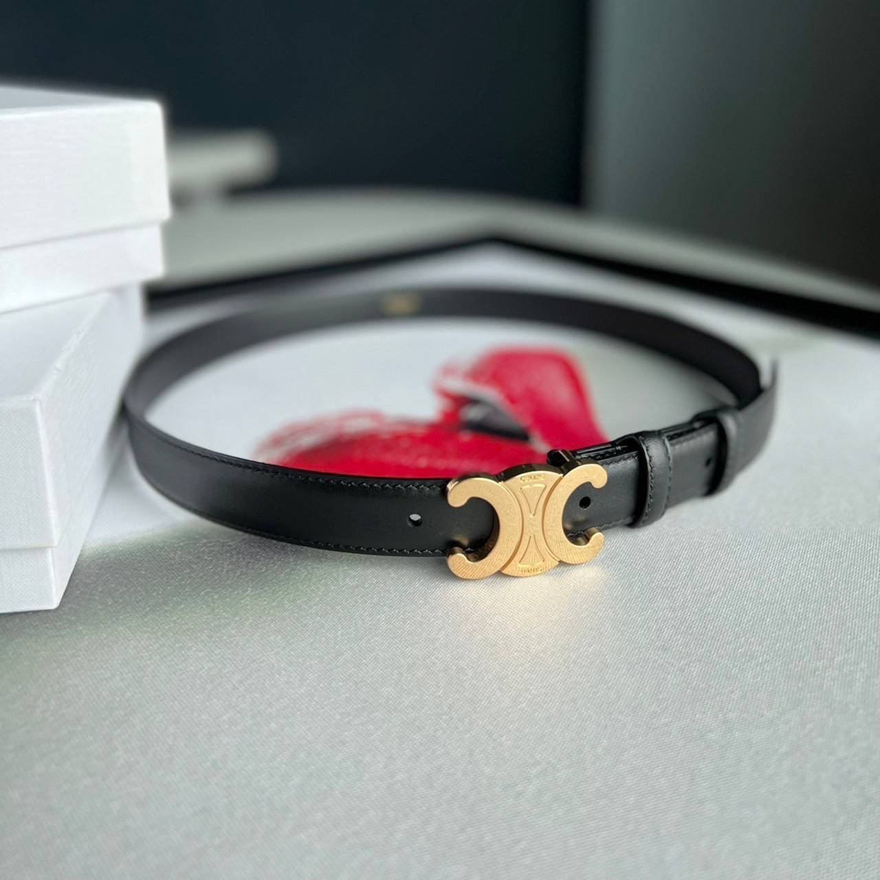 หนังแท้ CELINE BELT LOGO 18MM / Celine Triomphe Belt in Natural Calfskin เกรดใช้งานสลับของจริง ออริจินอลหนังแท้ หัวเข็มขัดโลโก้แบรนด์แบบ 3D Vintage สีทอง/สีดำ ปั้มโลโก้คมชัดคล้ายของจริง สายปรับระดับได้ในดีไซน์เรียบหรูเข้ากับทุกลุ๊คใช้ได้ทั้งชายหญิง