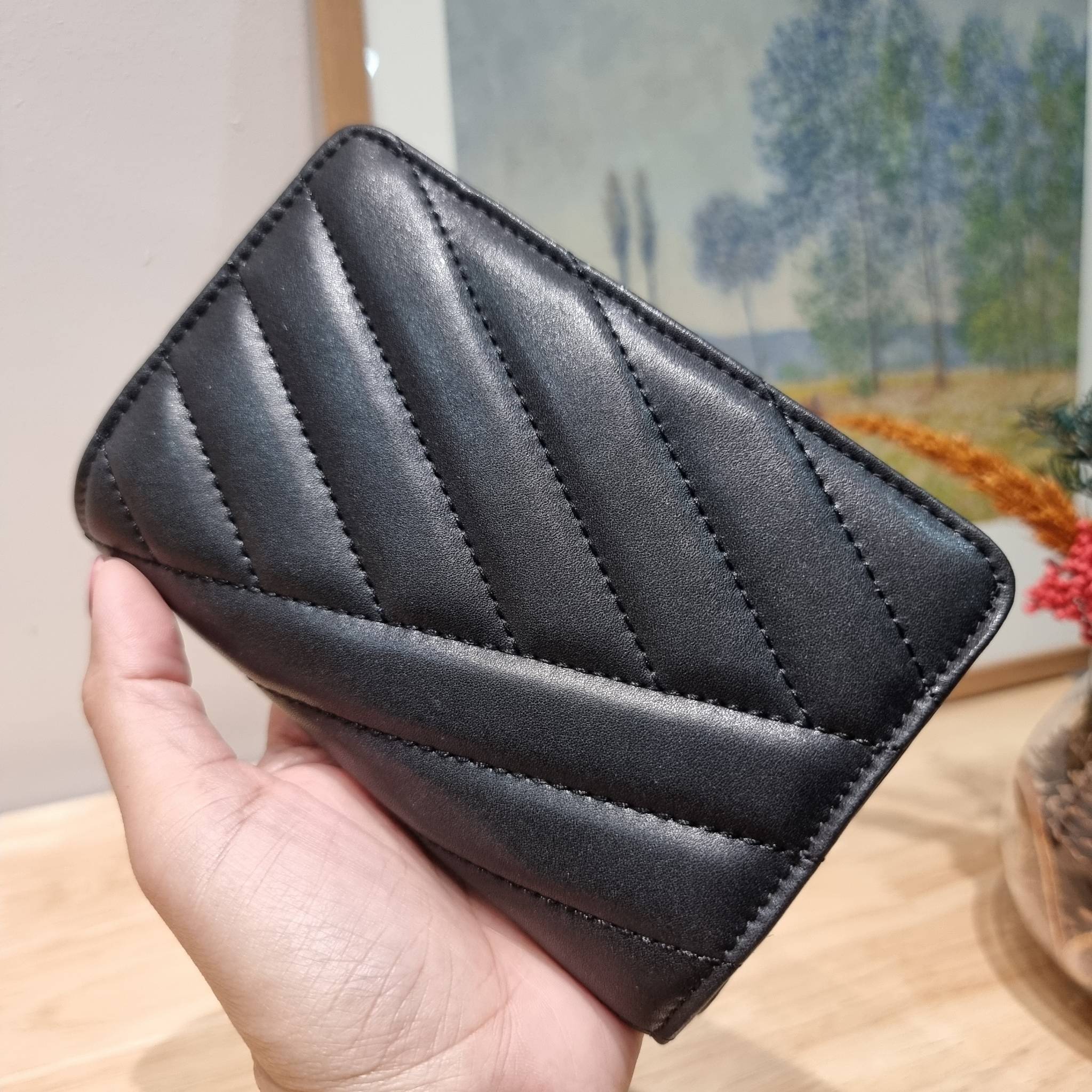 TORY BURCH KIRA CHEVRON MEDIUM SLIM WALLET กระเป๋าสตางค์ใบกลางรุ่นบาง ไม่กินพื้นที่กระเป๋า ดีไซน์เรียบหรู