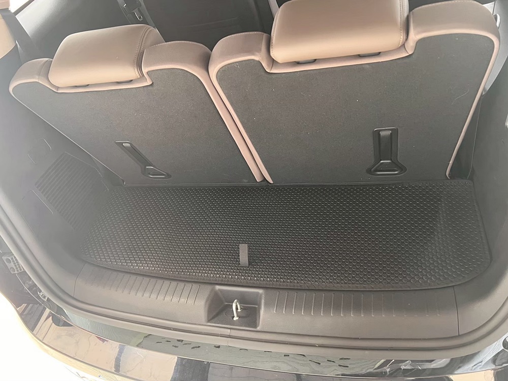 ยางปูพื้นรถยนต์ BYD M6 2024 พรมกระดุม บีวายดี เอ็ม6 เข้ารูป ในรถ เต็มคัน