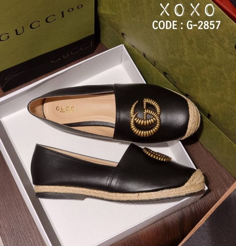 Gucci คัชชู หน้ายู ใส่สบาย น้ำหนักเบา วัสดุหนัง PU ด้านบนติดโลโก้แบรนด์ สวย หรู ดูแพงเกินราคาขาย