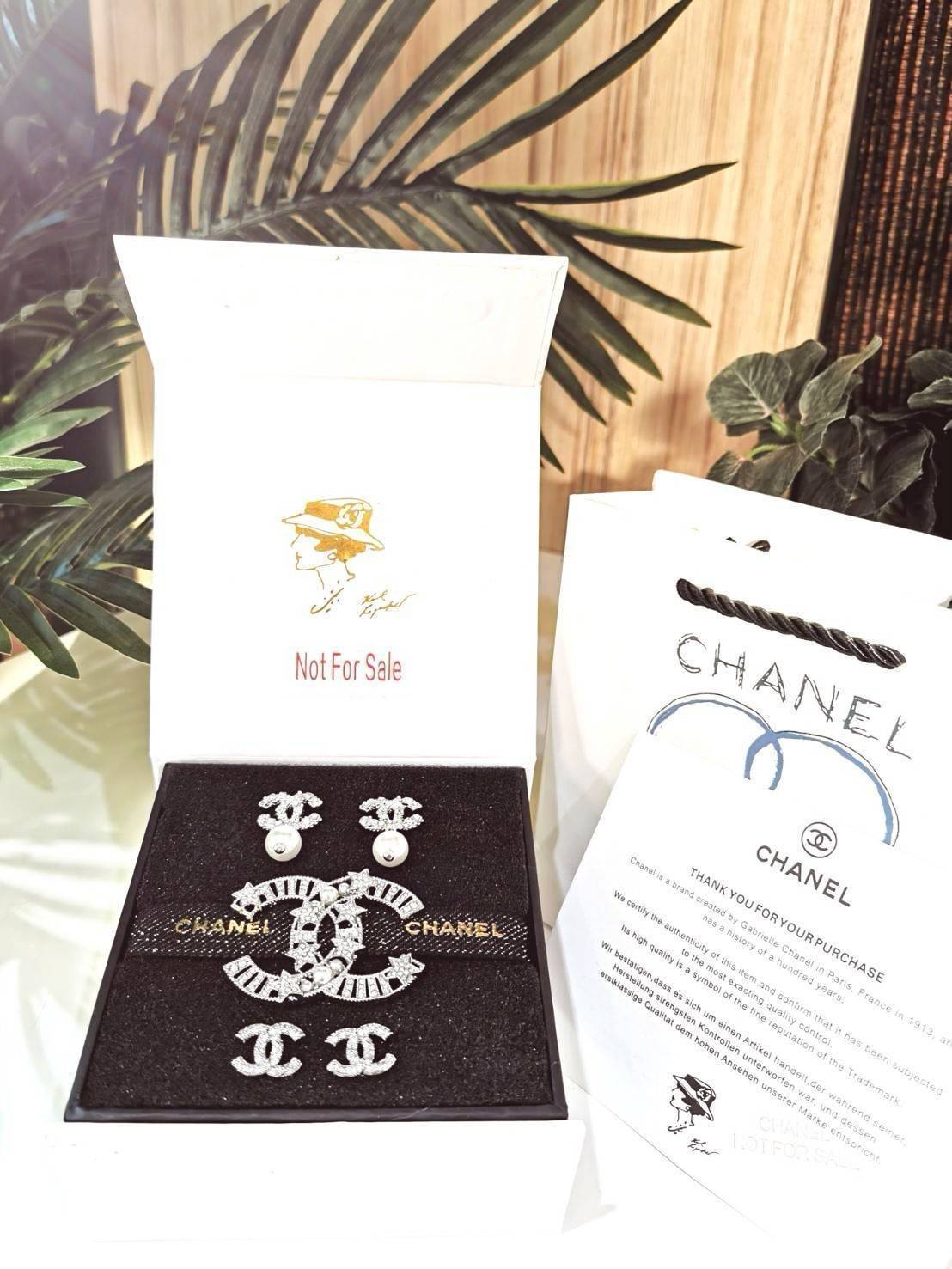 VIP 】✨พร้อมส่งความสวย✨Rare items ห้ามพลาด! แพ็คสุดคุ้มX3! CHANEL EARRING & BROOCH SET VIP GIFT WITH PURCHASE THE ORIGINAL PACKAGE (GWP) ชุดกิ๊ฟเซทของกำนัลสุดเลอค่าจากการแลกคะแนนสะสมสำหรับลูกค้าสมาชิก VIP CHANEL DUTYFREE ไอเท็มหายากชวนสะสมมาเ