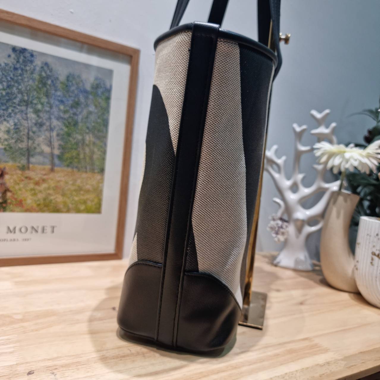 Rally movement tote bag กระเป๋าทรงโท้ท ดีไซน์คลาสสิค เรียบง่ายแต่ดูแพง มีระดับสุดๆ ไอเท็มสุดปัง ออกมาก็ sold out ไวมากๆ รุ่นใหม่และเป็นรุ่นที่ตามหา