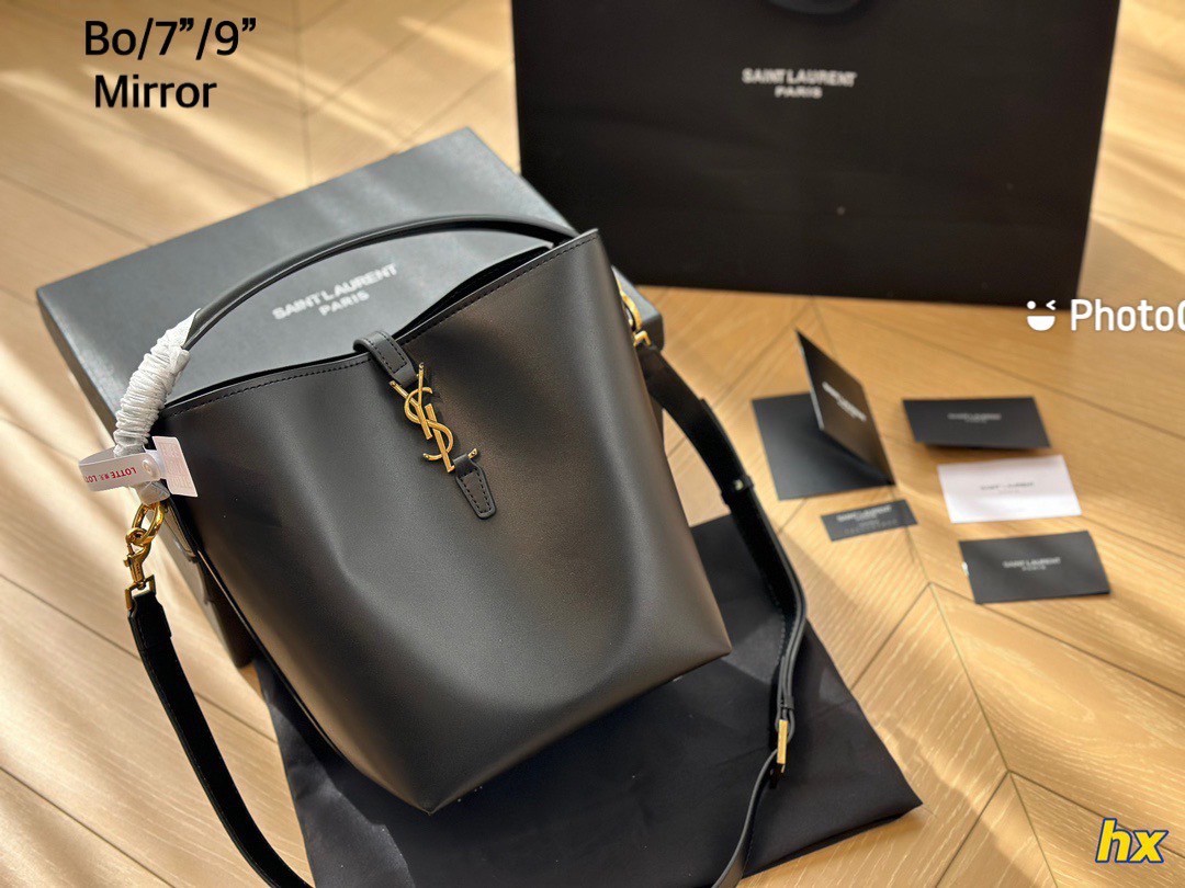 YSL Le 5 À 7 YSL Leather Hobo Bag / YSL Bucket Bag รุ่นยอดฮิต ที่ใครๆก็ต้องมีครอบครอง กับกระเป๋าสะพายทรงโฮโบ ดีไซน์สุดคลาสสิค งานหนังเต็มใบ สายสะพายในตัว ราคาแสนดีแนะนำของมันต้องมีจริงๆ