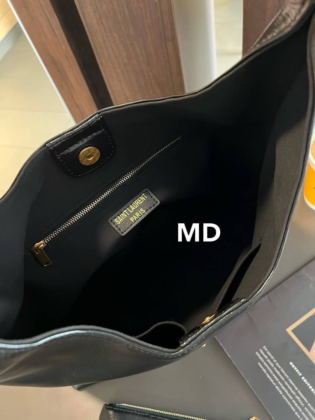 YSL Hobo Leather Bag / YSL Hobo Suede Bag กระเป๋าสะพายทรงโท้ทใบใหญ่รุ่นใหม่ หูจับในตัวใช้งานง่ายจุของได้เยอะ งานหนังเรียบและงานหนังกลับสีน้ำตาล ดีไซน์เรียบแต่หรู