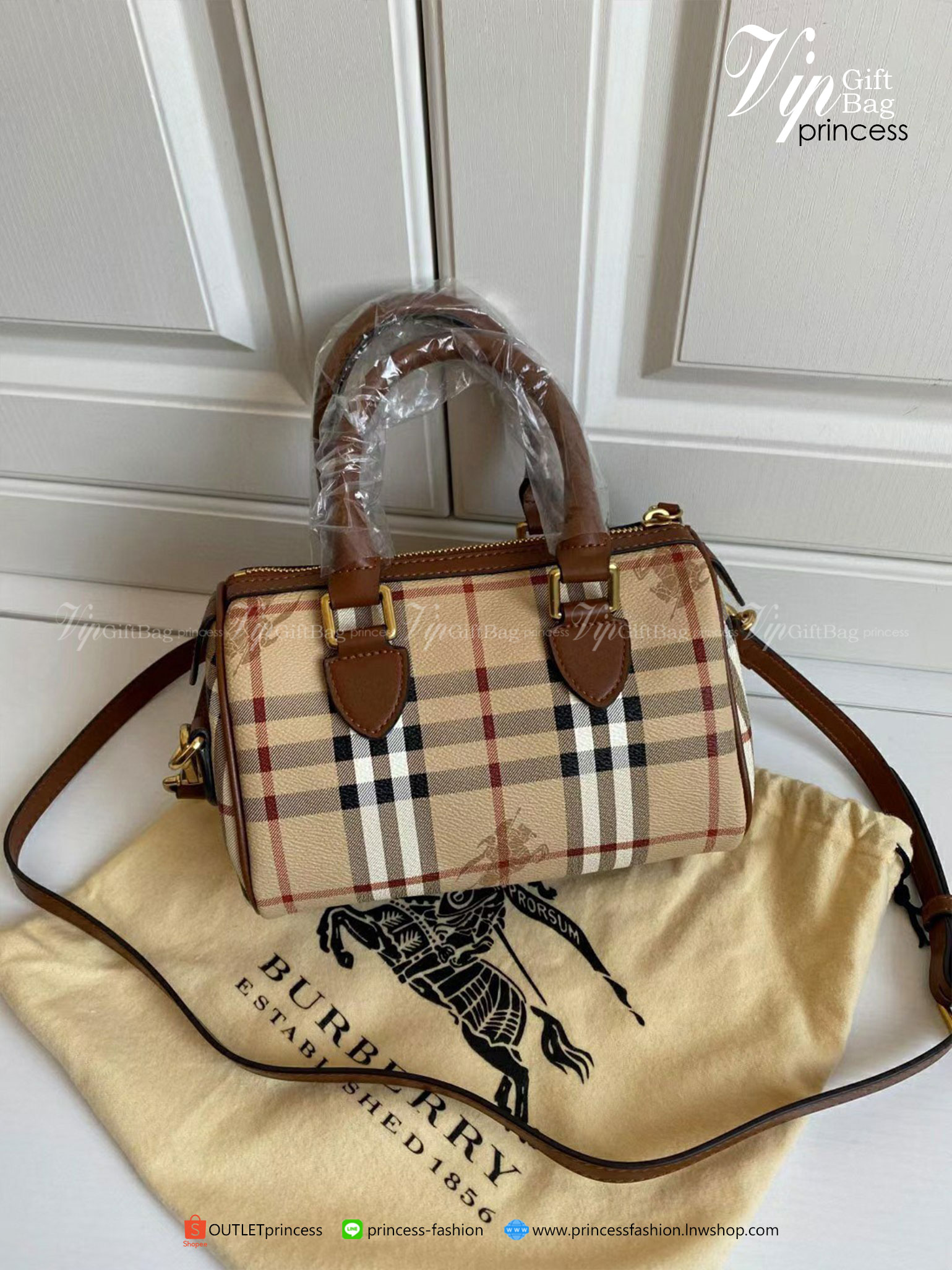 พรีเมี่ยมกิ๊ฟแท้ 100% BURBERRY MINI PILLOW VINTAGE BAG VIP GIFT WITH PURCHASE (GWP) สีดำ