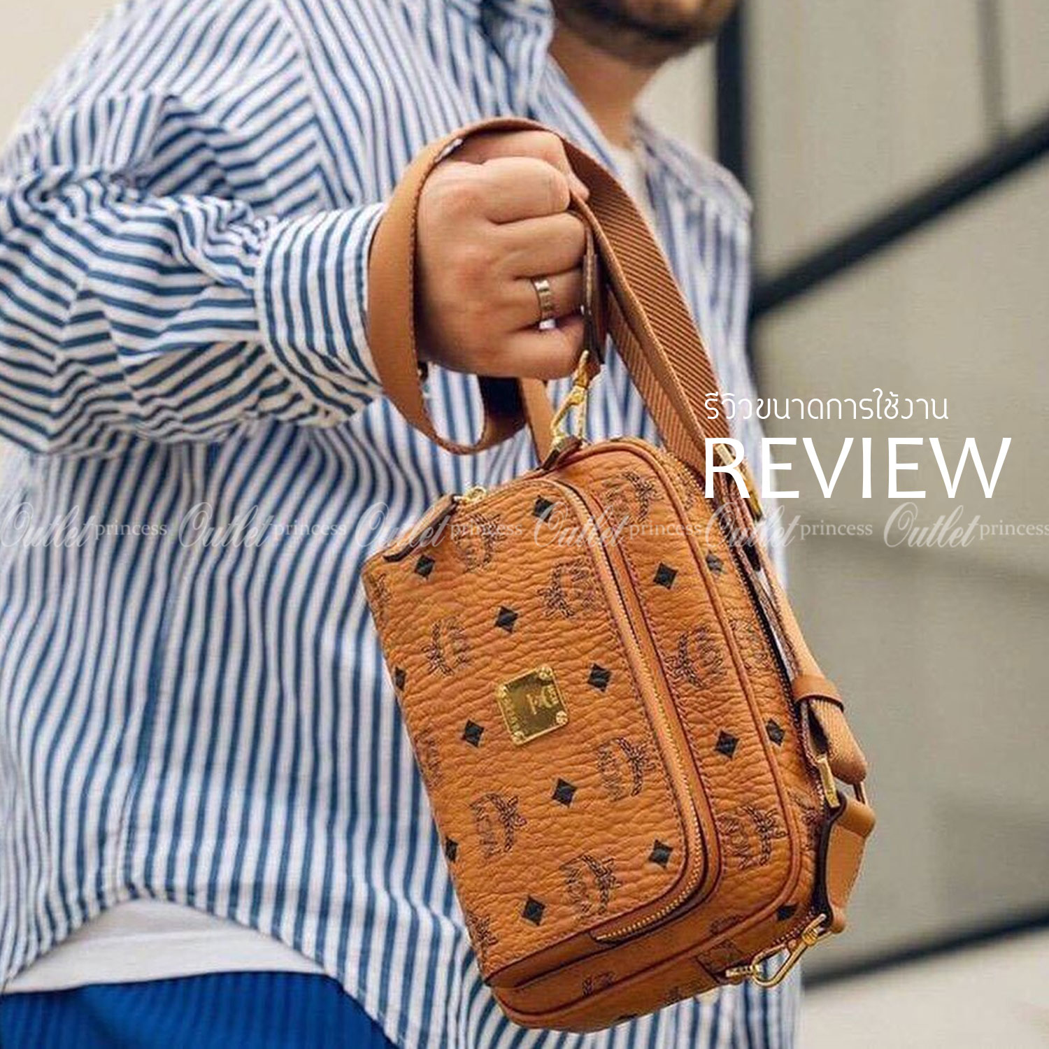 M.C.M KLASSIK CROSSBODY BAG สาวกเอ็มซีเอ็มต้องมีน้า!! หนุ่มๆเค้าสะพายกัน!! กระเป๋าสะพายข้างทรงครอสบอดี้ ที่ดาราใช้กันเพียบ!! รุ่นนี้หนุ่มๆสะพายหรือสาวๆก็สะพายได้น้า ขนาดกำลังดี วัสดุหนังแคนวาสคุณภาพดี มีช่องหลัก 2 ช่อง เปิด-ปิดด้วยซิป ด้านหลังมีช่องย่อยอี