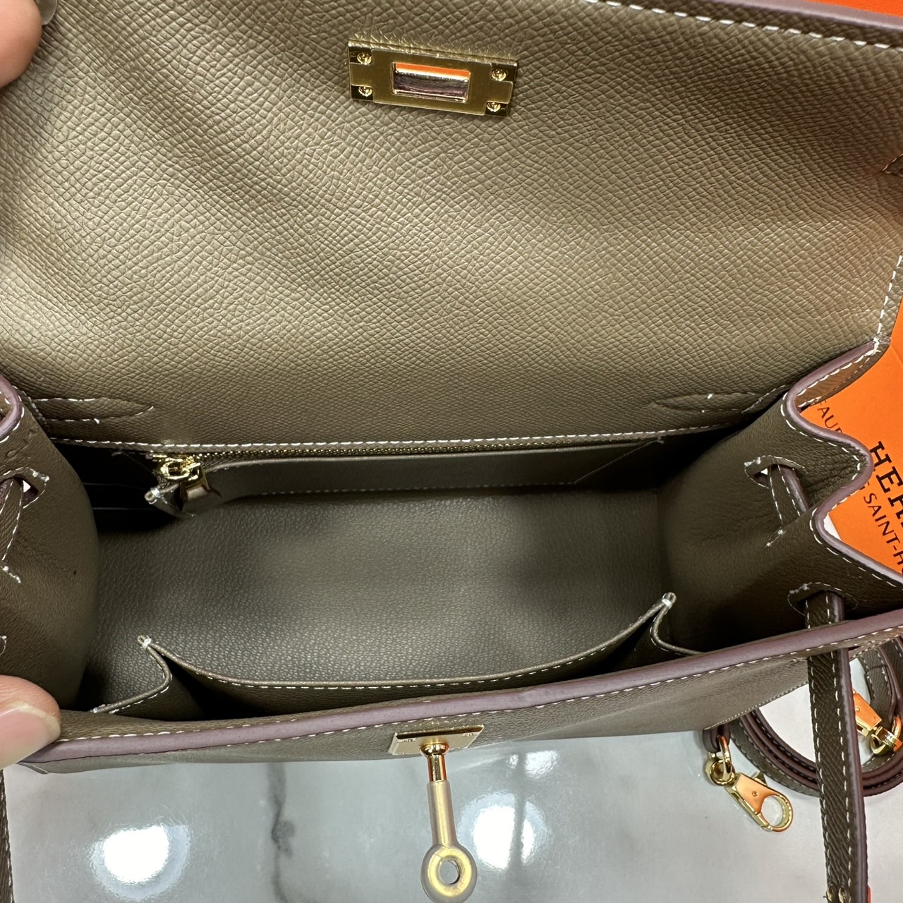 ORI หนังแท้ | Hermes Kelly 25cm กระเป๋าสะพายที่สุดแห่งหรูหราลัคชู นิยามของความสง่างามเหนือกาลเวลา แบรนด์เนมในฝัน งดงามดั่งเจ้าหญิง