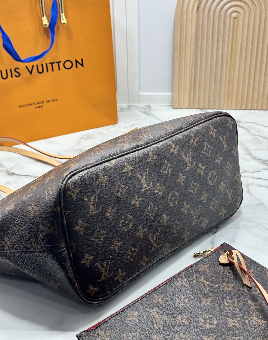 ORI หนังแท้ | LV Neverfull bag Size M Monogram Canvas กระเป๋าสะพายทรงโท้ท ดีไซน์คลาสสิกเหนือกาลเวลาเข้ากับดีเทลที่สืบทอดมายาวนาน แคนวาสแต่งขอบหนัง
