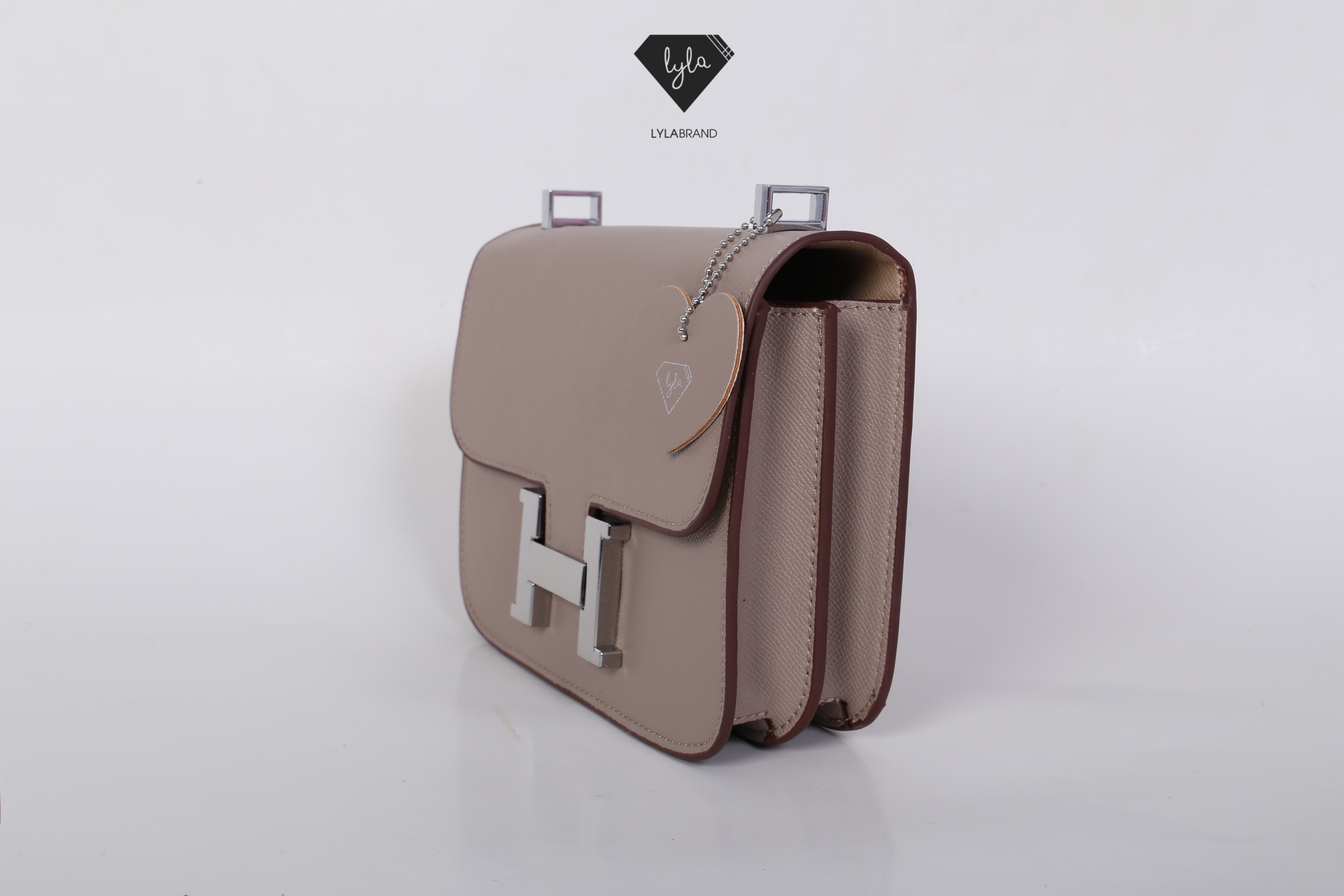 LYLABRAND🔔 Constance Size 23 Cm / Epsom ✨PU top premium นะคะ หนังดีเลอค่าน่าสอยมากกก บอกคำเดียวเลยว่าเด็ดสุด !! เหมือนหนังแท้เบอสุดค่ะคูณผู้หญิง ลูกค้าเก่าน่าจะทราบกันดีอยู่แล้วว่าคุณภาพของร้านนี้ต้องมาเป็นอันดับหนึ่งเท่านั้น อิอิ มีสายยาวส