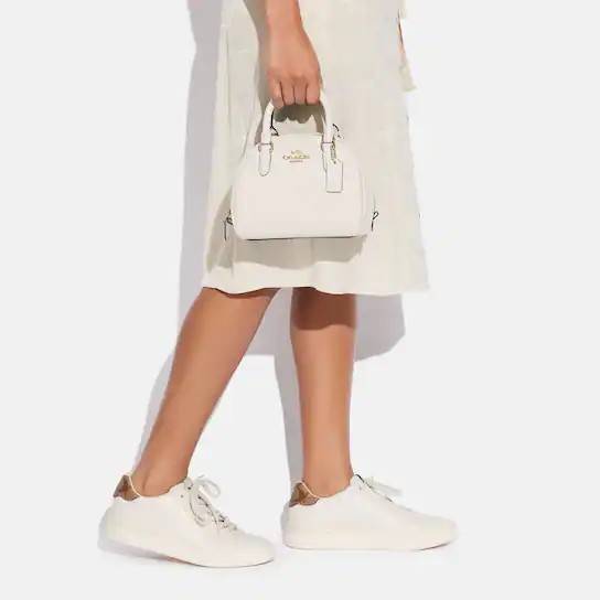 COACH SYDNEY SATCHEL BAG CA202 CA591 CB596 ใหม่ล่าสุด กับคอลที่สาวๆต้องหลงรัก กระเป๋าสะพายทรง satchel ที่มีรูปทรงดึงดูดสายตา สวยแรกเห็น วัสดุหนัง crossgrain พร้อมหูจับในตัว เปิด-ปิดด้วยซิป ภายในโล่งกว้าง ขนาดกำลังดี มีสายครอสให้ ปรับได้ตามชอบ ใบจริงลูกคุณ