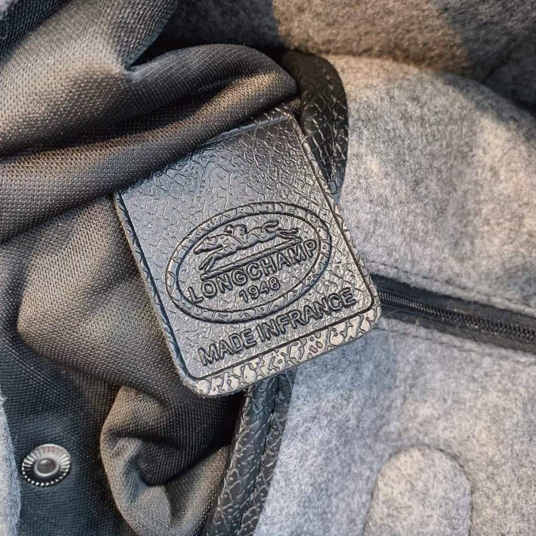 LONGCHAMP ROSEAU ESSENTIAL Shopping bag กระเป๋า Tote วัสดุผ้าขนสัตว์ ซับในผ้าฝ้ายที่จับด้านบนหนังวัว กระเป๋าสะพายใบนี้มีขนาดพอเหมาะ ดีไซน์หรูหรานี้สามารถสะพายไหล่หรือถือในมือก็ได้ นุ่มและน้ำหนักเบา