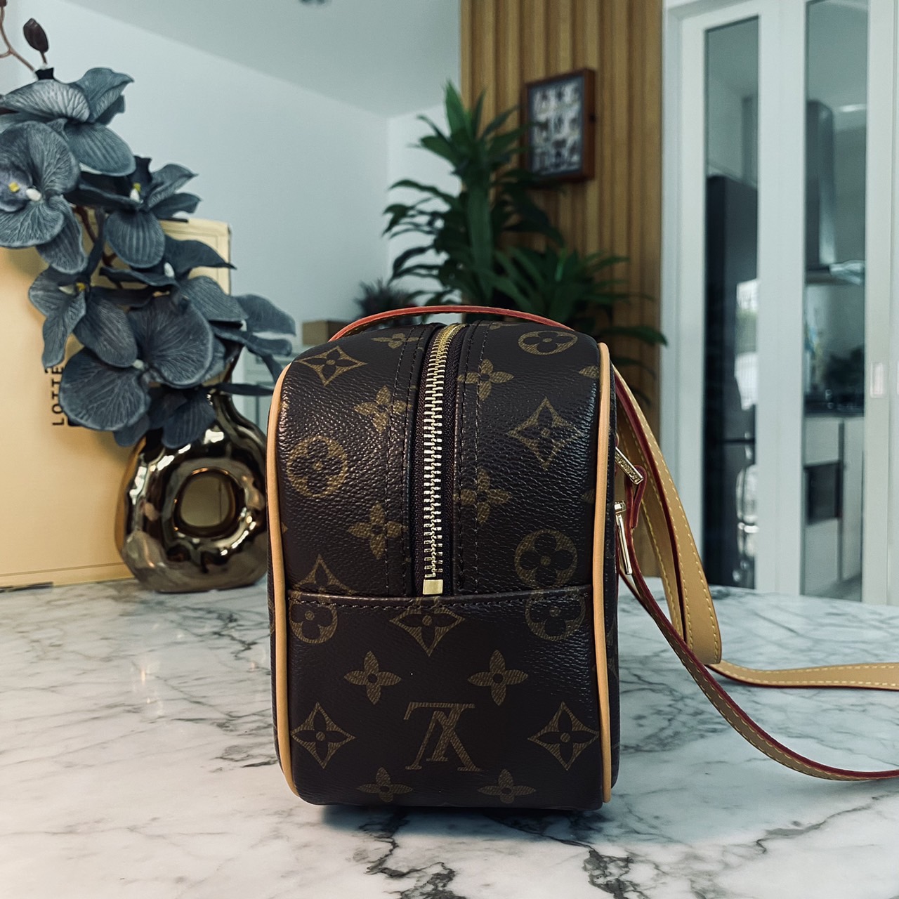 LV Cite Monogram Canvas Handbags หลงรักน้องเข้าแล้วค่า กับกระเป๋าสะพายวินเทจรุ่นยอดนิยม ทรงสะดวกใช้ ดีไซน์สุดคลาสสิค ใช้ได้ทุกวัน ใบจริงสวยน่าใช้มากๆ จัดให้ครบเซ็ท ล็อทนี้ราคาดีมาก สวยเกินราคา ตรงปก พร้อมเสิร์ฟความสวยให้ถึงบ้านไปเลยจ้า