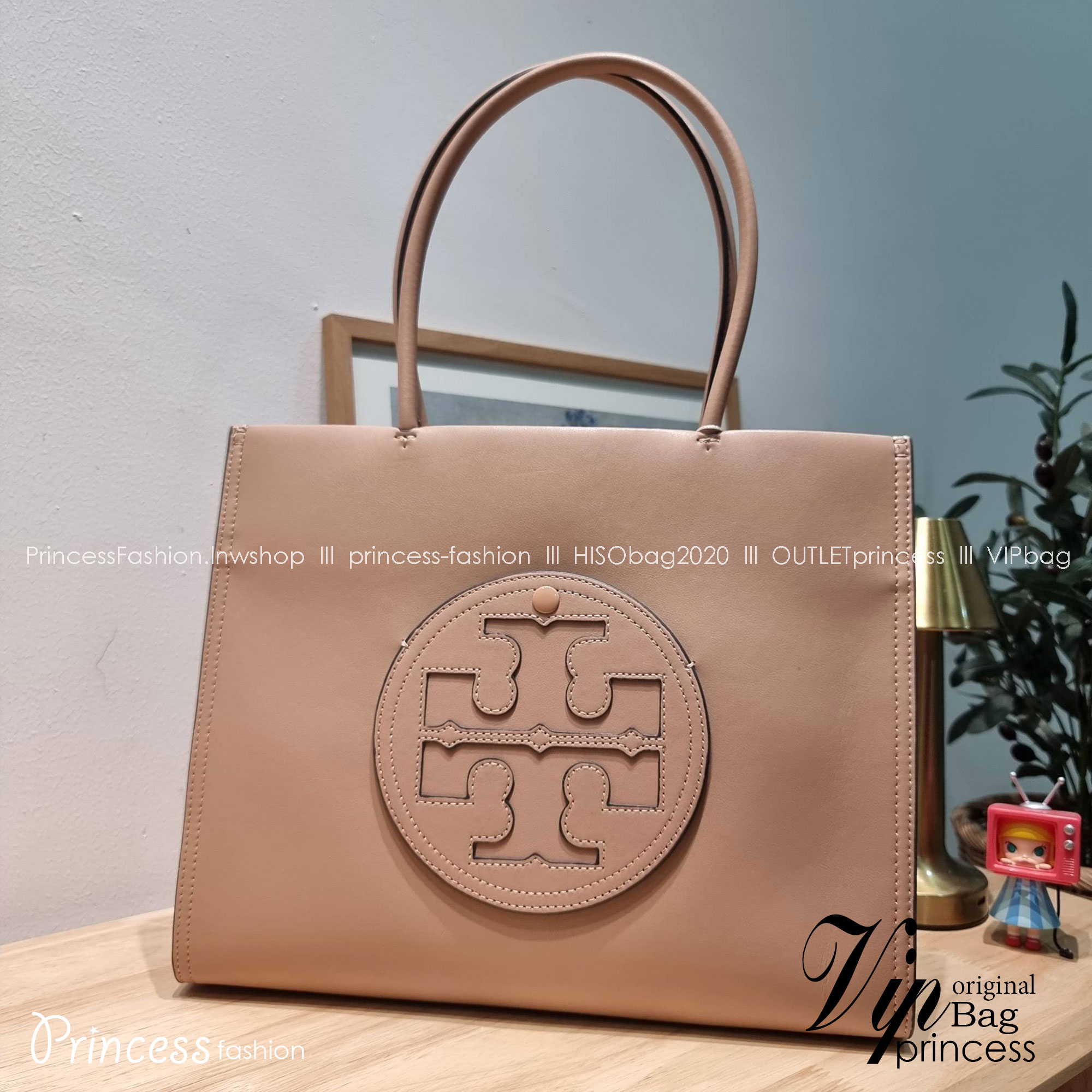 TORY BURCH ECO ELLA TOTE BAG / TORY TOTE BAG พร้อมส่ง 3 สี กระเป๋าสะพายทรงโท้ท ขนาดกำลังสวย จุของได้เต็มที่ รูปทรงคลาสสิคชวนใช้ โดดเด่นด้วย patch โลโก้ คอลเลคชั่นน้องใหม่ ส่งมาให้สาวๆได้ใจฟูอีกหนึ่งไอเท็ม
